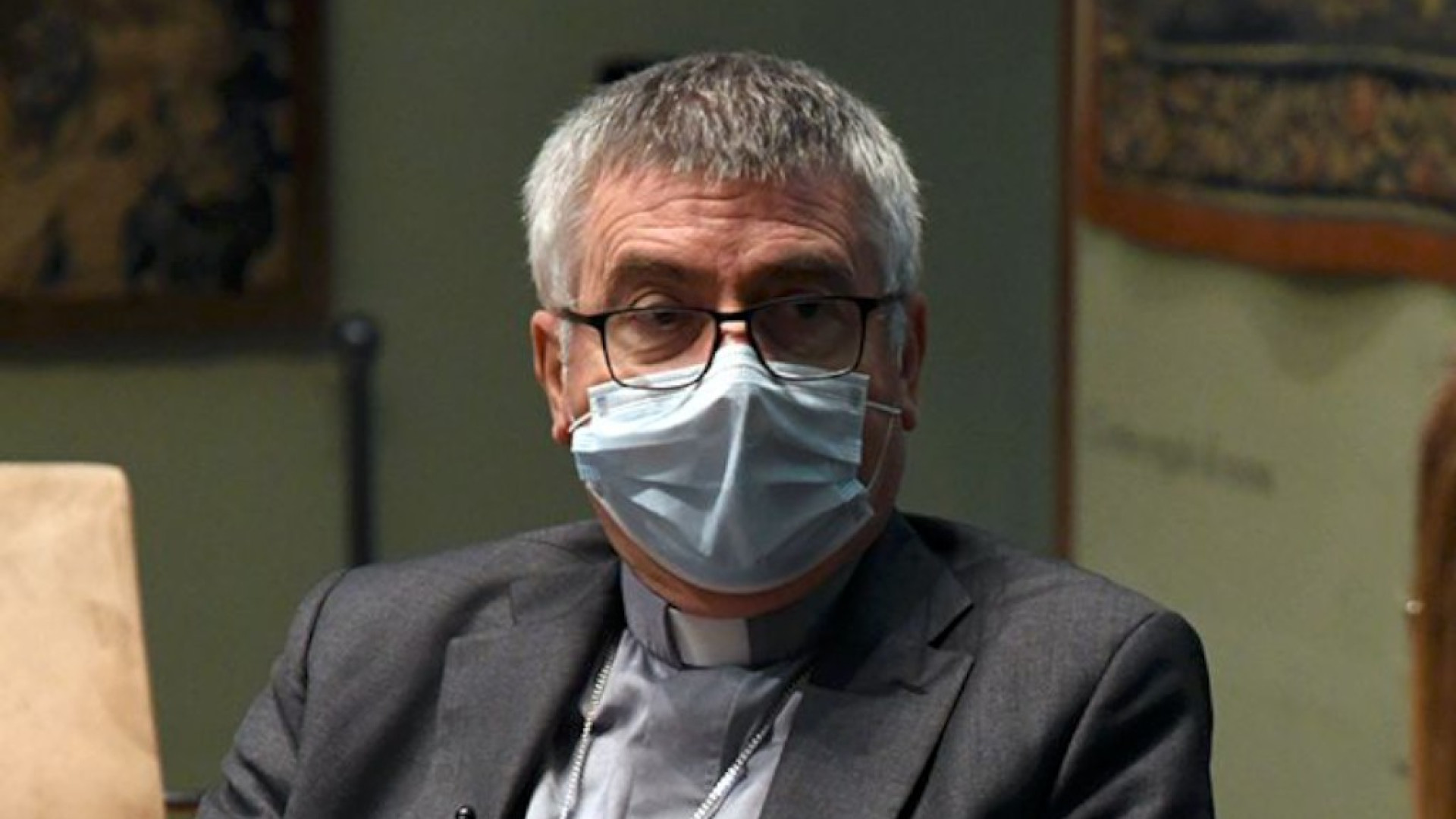 Il vescovo Cevolotto positivo al Covid. La Curia: "Sintomi influenzali. Isolato in casa"