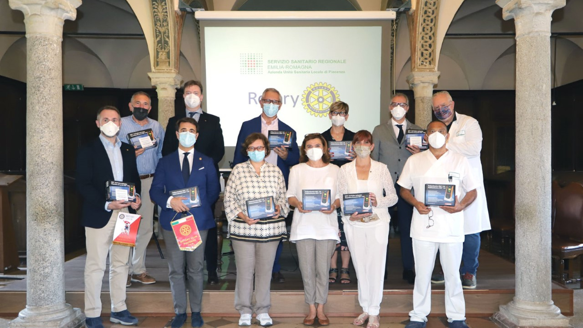 Dai Rotary piacentini 30 plussossimetri all'Ausl. "Preziosi per la lotta al Covid"