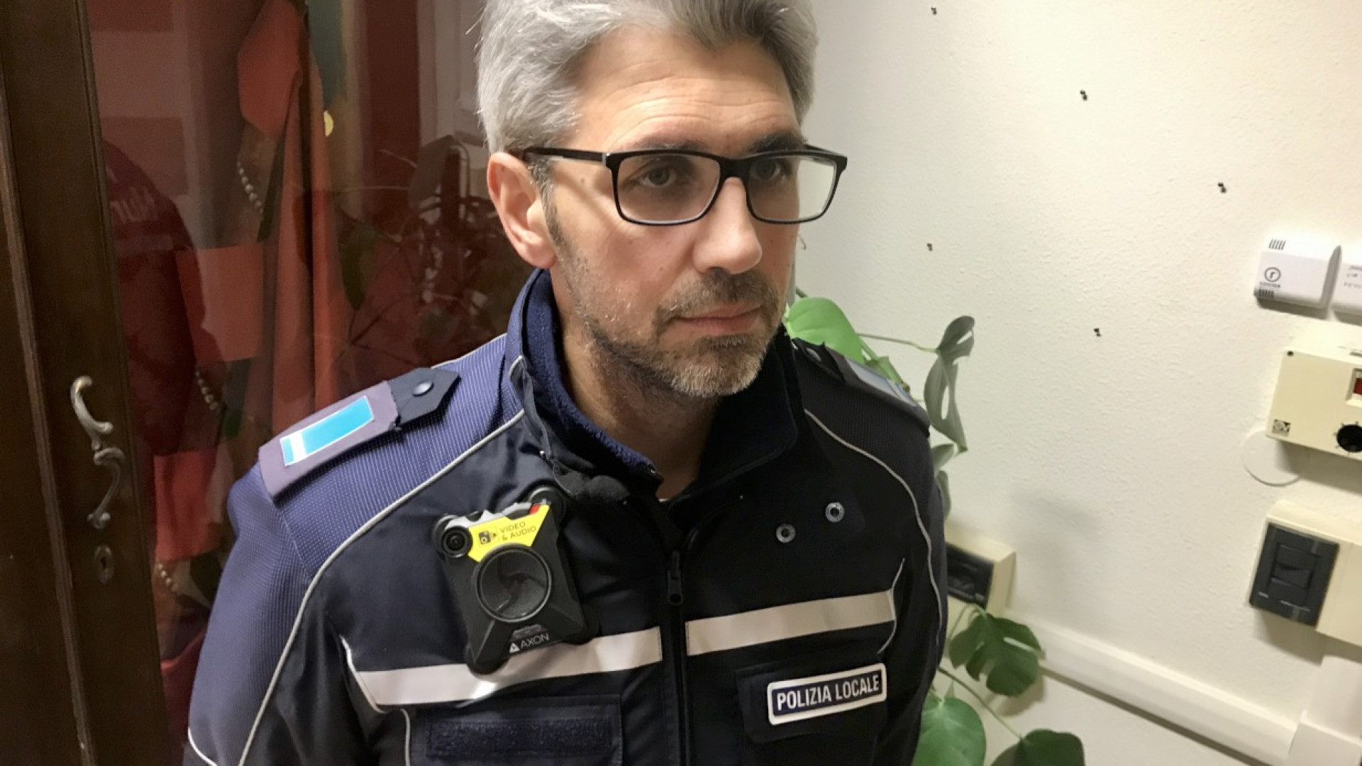 Sicurezza per la Polizia municipale nelle operazioni ad alto rischio, ecco le telecamere da indossare