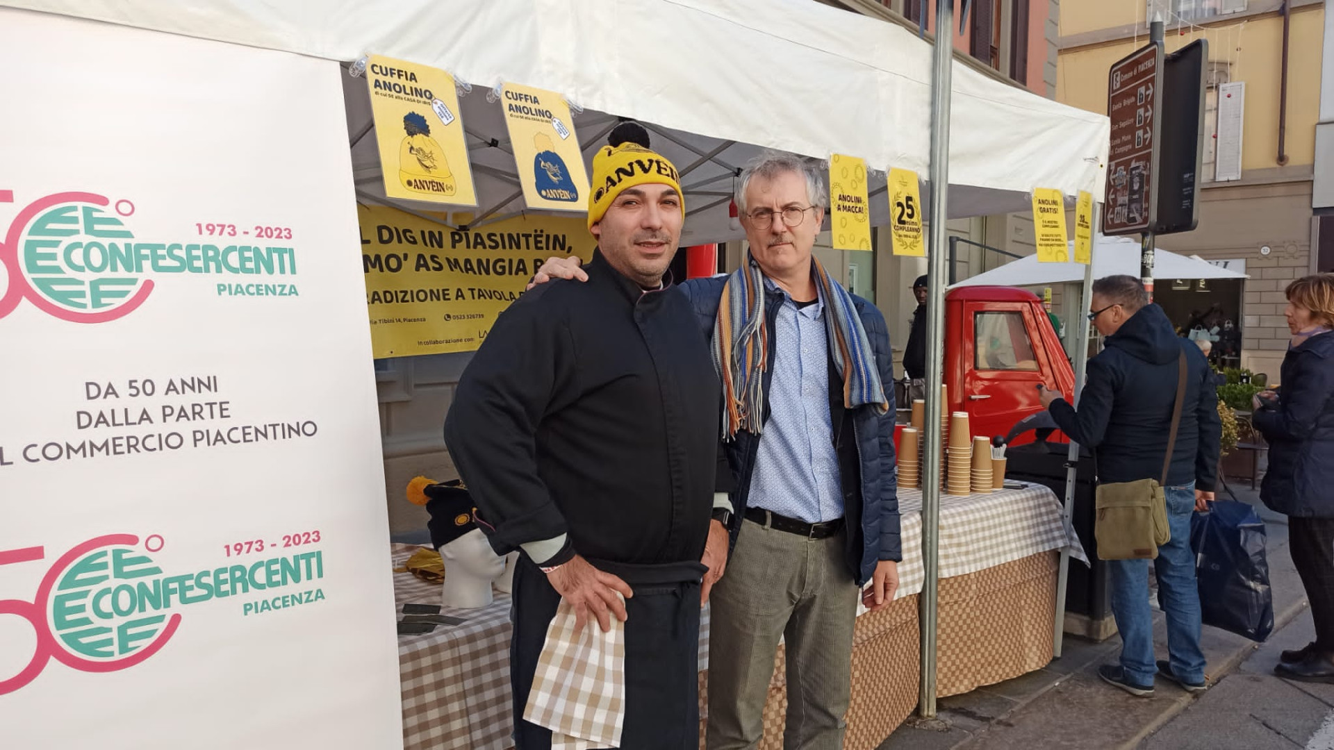 Anolini da passeggio: banchetto di Confesercenti per la Casa di Iris