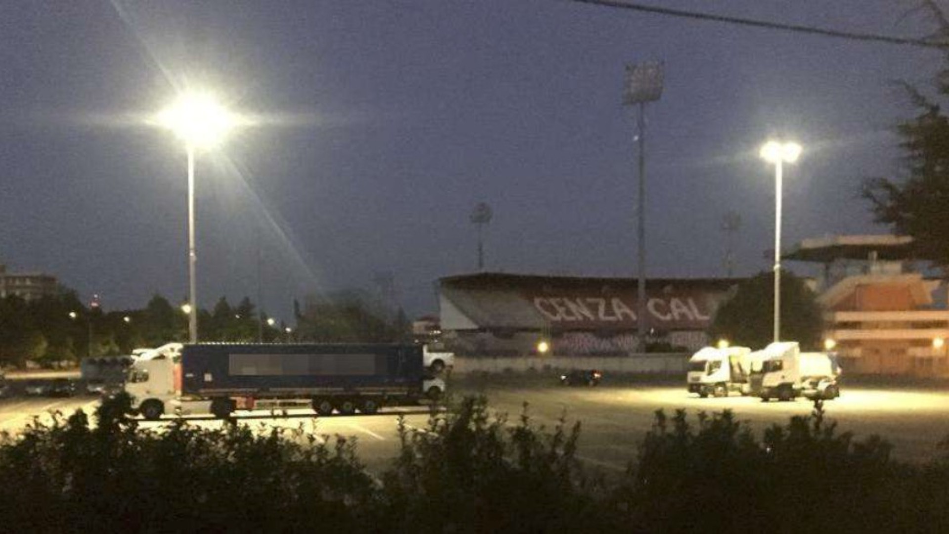 "Degrado e inciviltà nel parcheggio del Garilli": esposto dei residenti