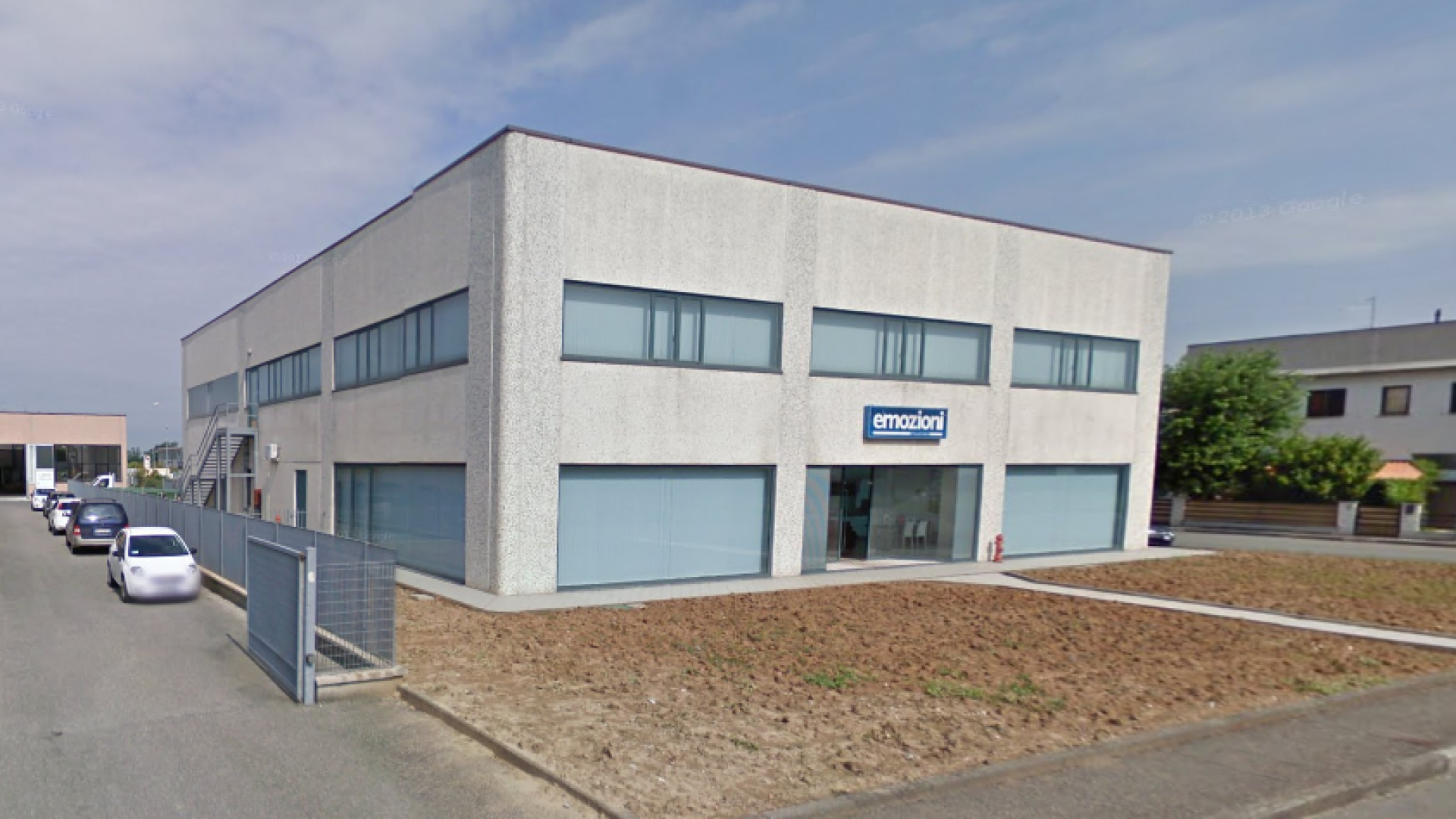 Maxi furto al negozio di arredi. Bottino da decine di migliaia di euro