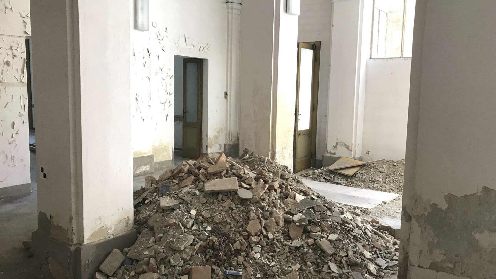 Santa Chiara, il gioiello che oggi cade a pezzi. "Entro sei mesi il progetto di riqualificazione"