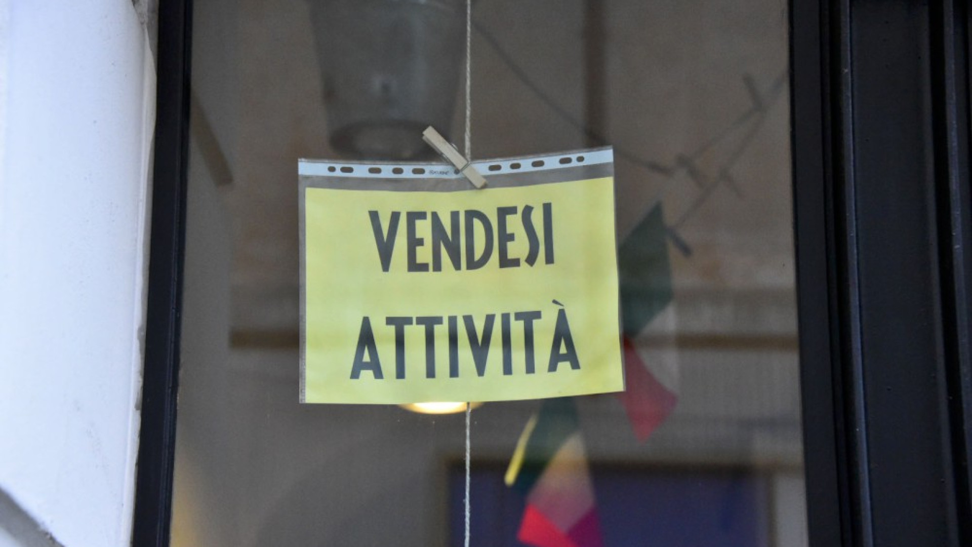 Chiappa: "In un anno a Piacenza negozi chiusi 120 giorni". Salta lo sbaracco