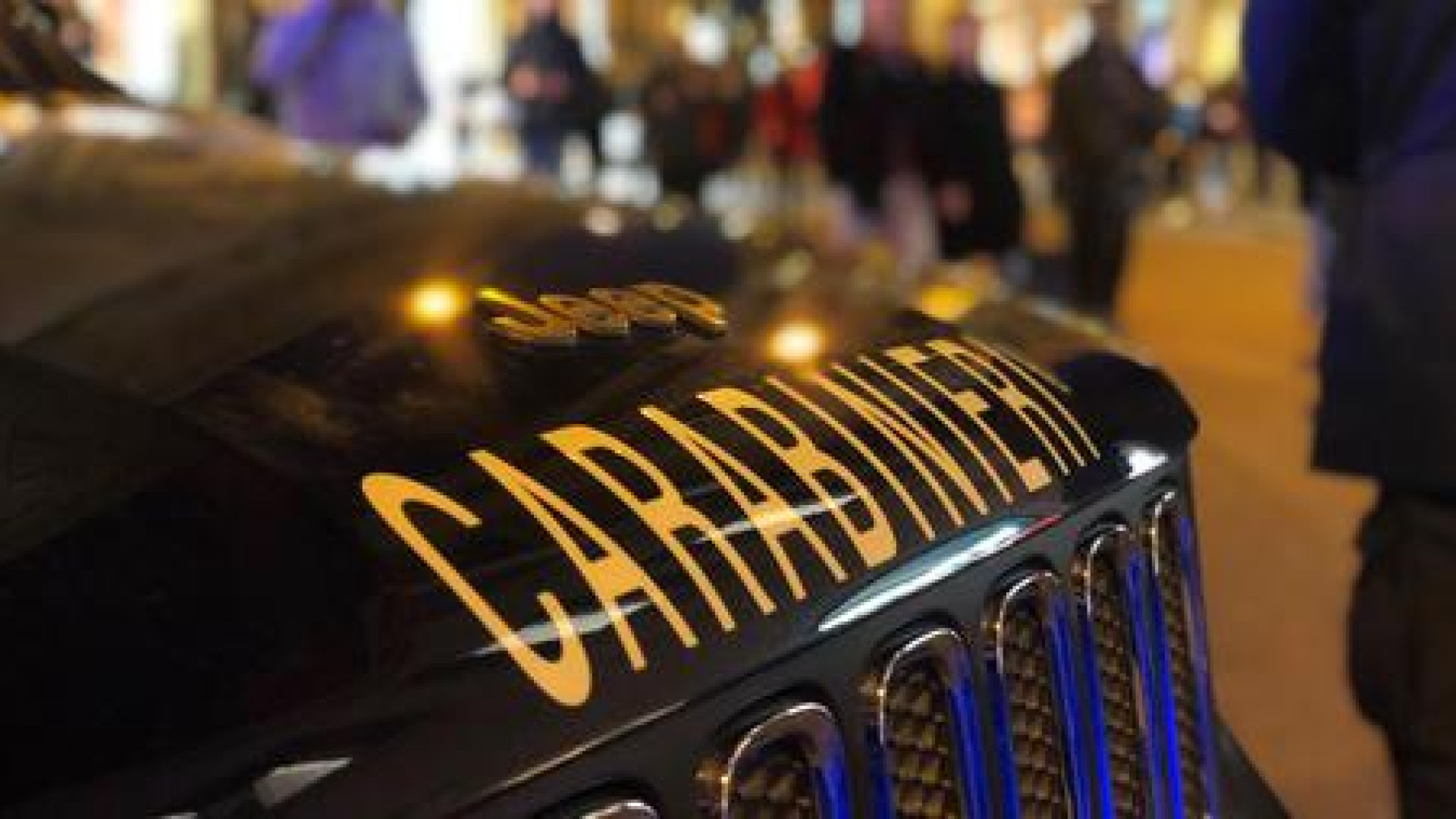 Semina il panico sul Corso: rissa notturna tra sei ragazzi e un uomo ubriaco