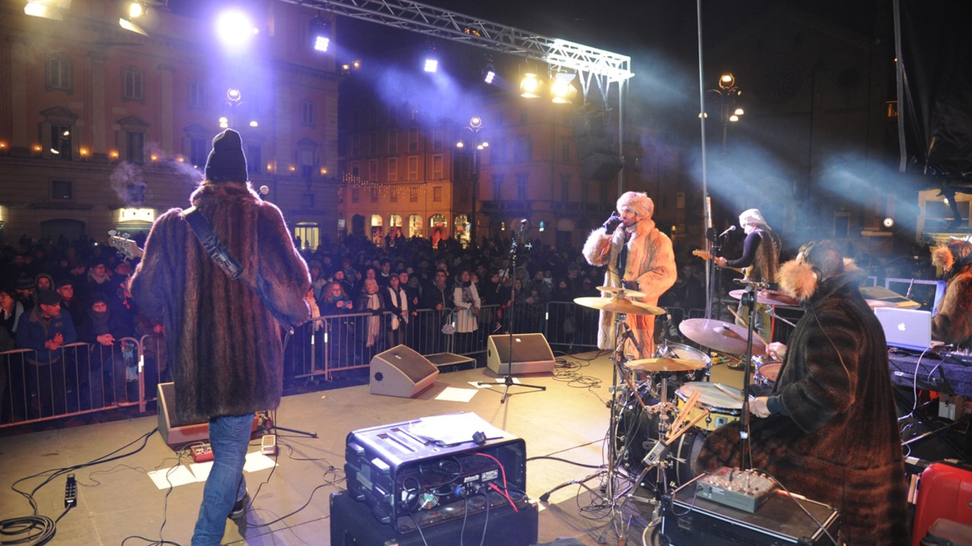 Piazza Cavalli, arriva Babbo Natale. Confermato il concerto di Capodanno