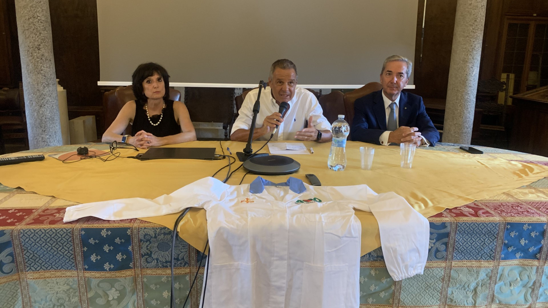 Dall'Ordine costantiniano 80 nuovi camici per i volontari ospedalieri Avo