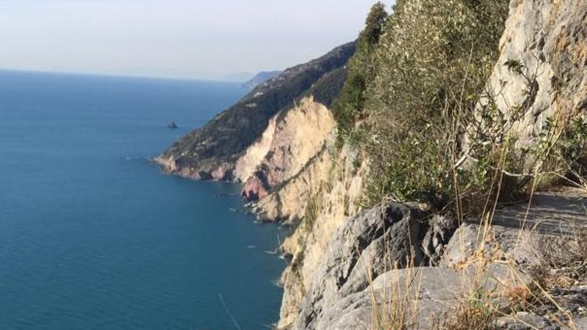 "Pensieri in quota": al Muzzerone con vista mare sul sentiero Walter Bonatti