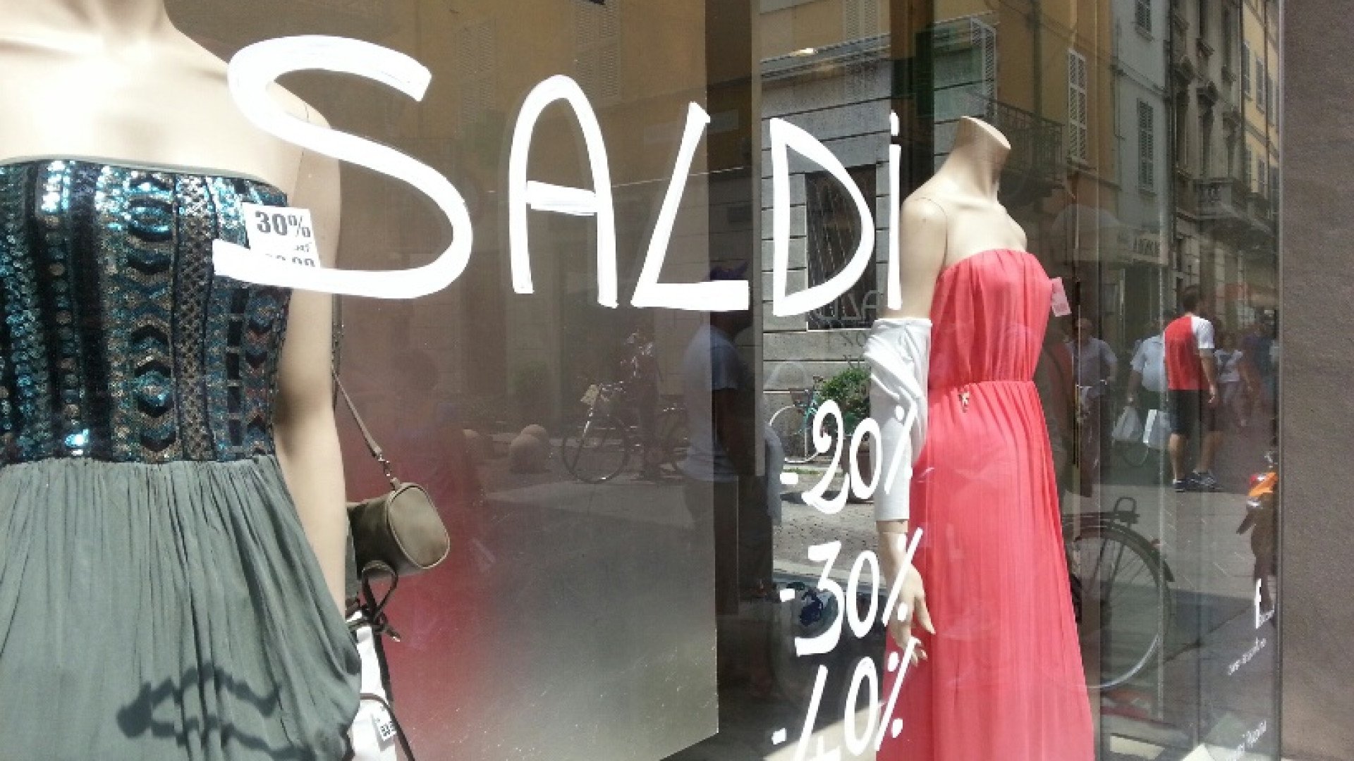 Saldi estivi dal 5 luglio: vendite in calo. La spesa media sarà di 90 euro