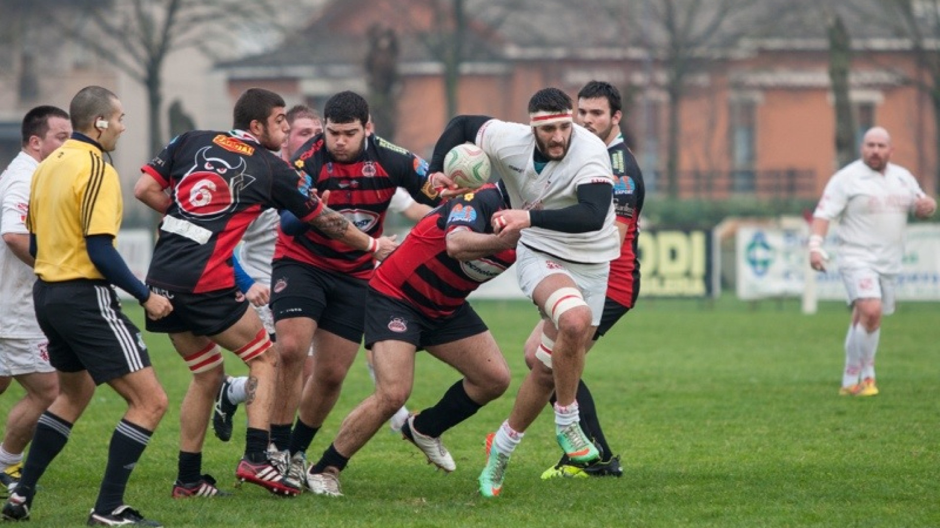 Rugby, cadute ininfluenti per Lyons e Piacenza. I nuovi raggruppamenti
