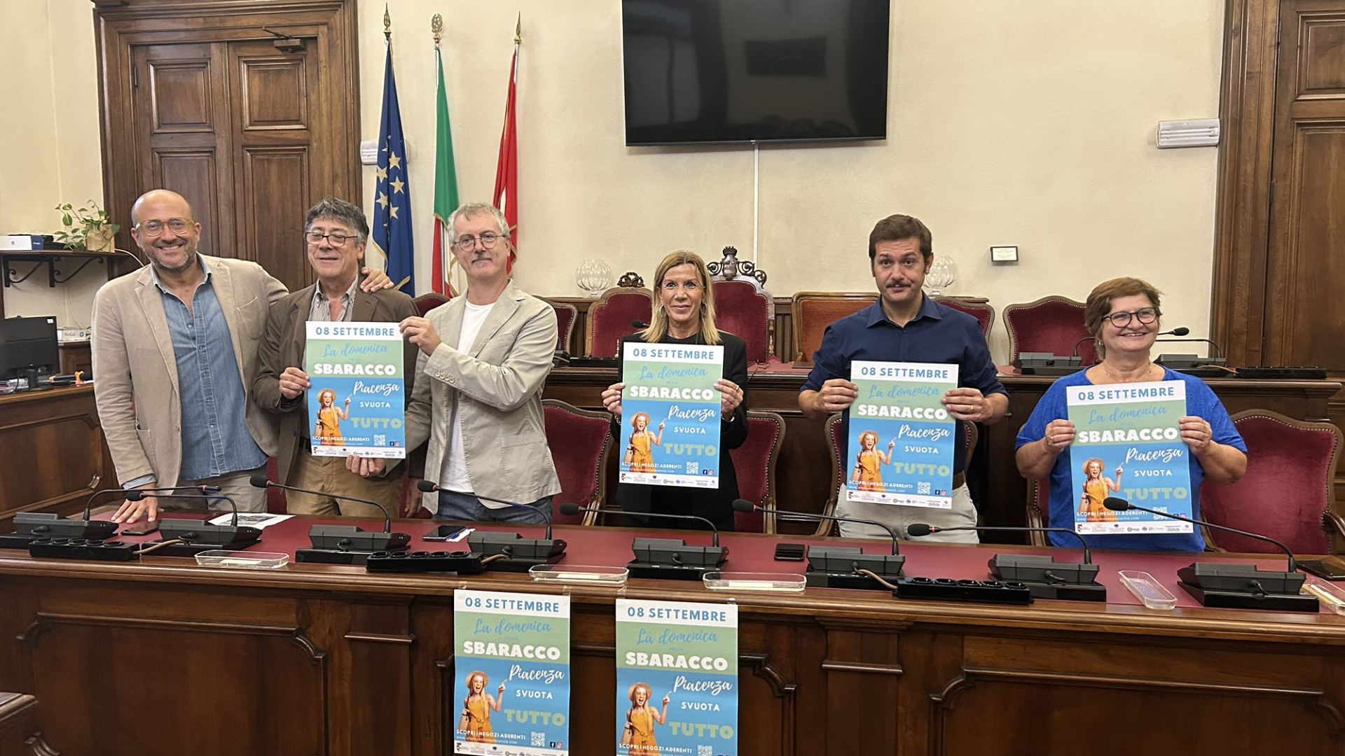 Torna lo “Sbaracco” in centro storico a Piacenza: domenica lo svuota-tutto di 80 negozi