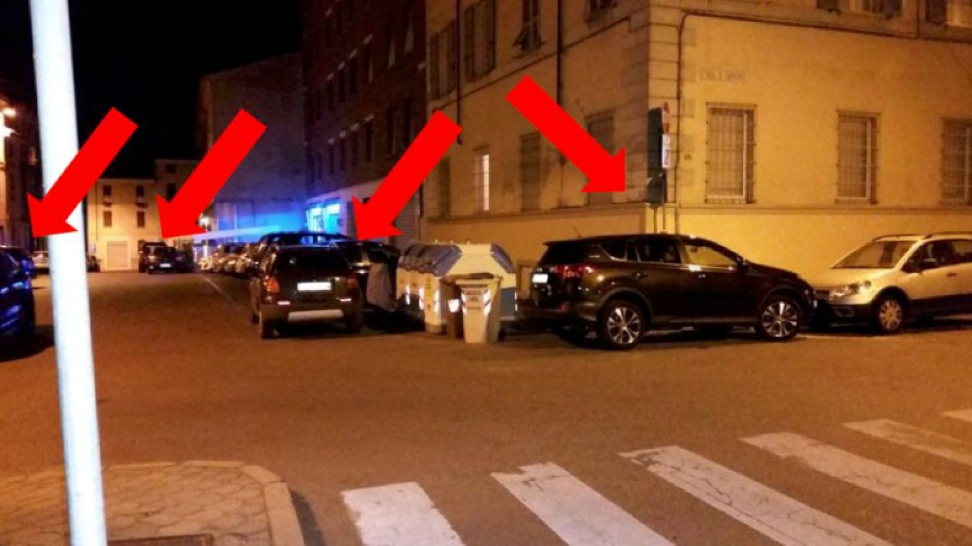 E' sempre parcheggio selvaggio: ora una segnalazione su Via Camicia