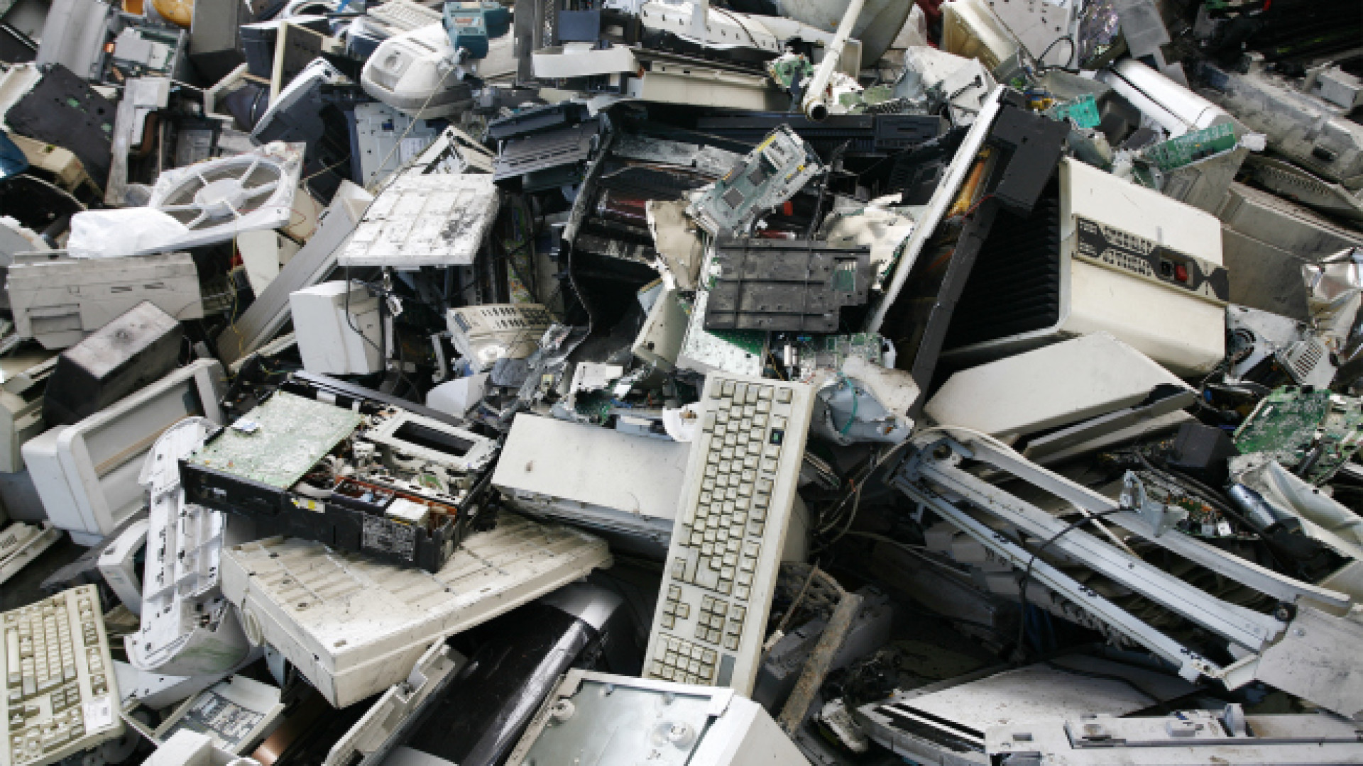 Rifiuti elettrici, Piacenza protagonista del programma di raccolta a scuola