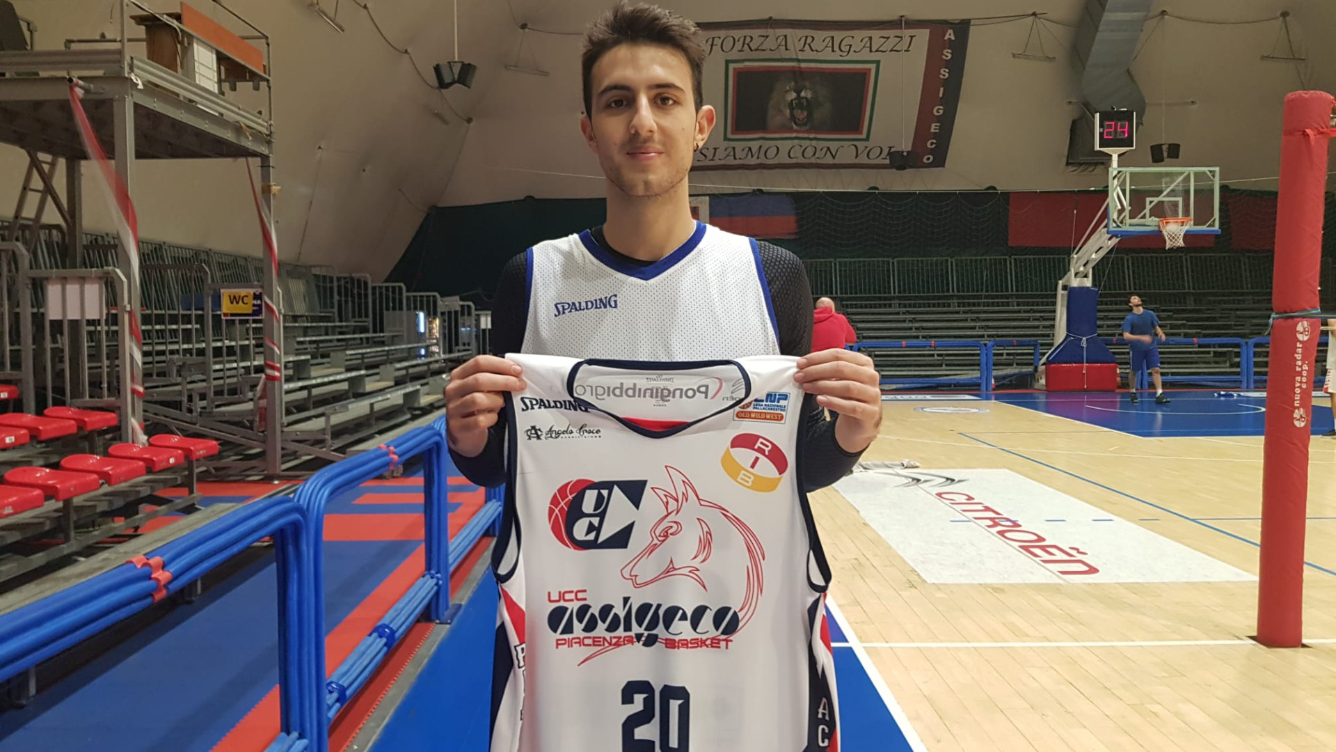 Assigeco, Turini saluta. Al suo posto arriva l'ala Massimiliano Ferraro