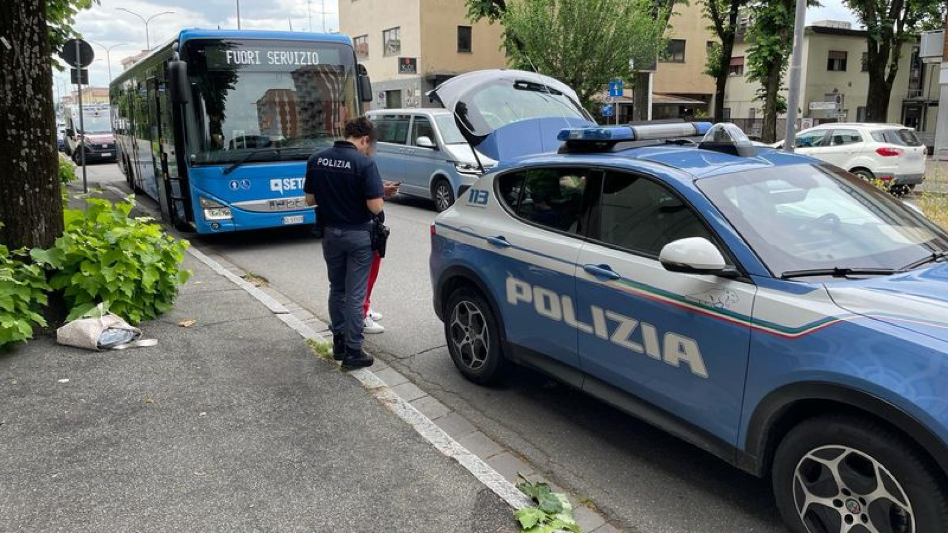 Aggressione sul bus Carmiano-Piacenza: 20enne prende a pugni passeggero