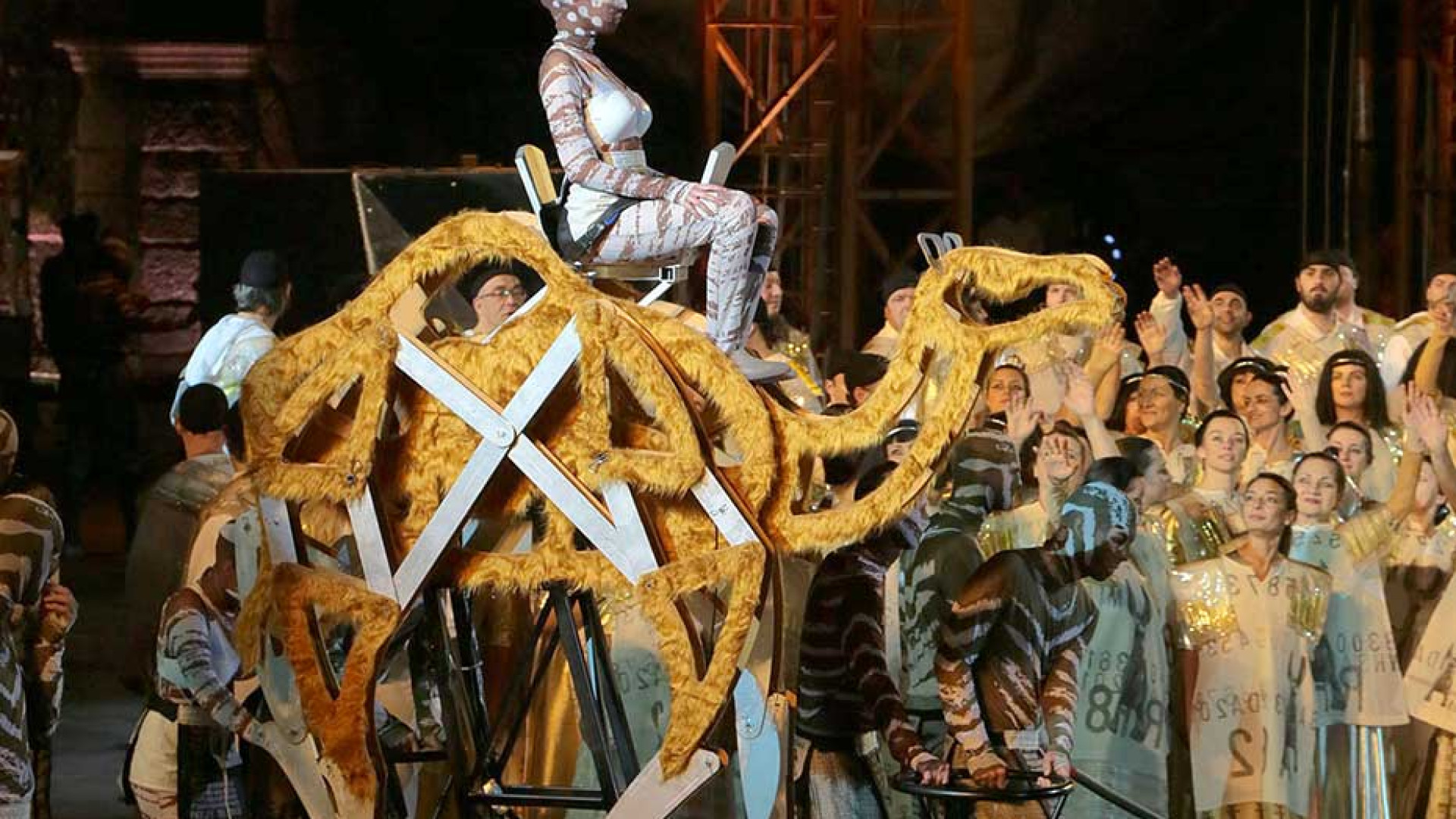 I cavalli di Mimmo Paladino nella canzone e nell’opera lirica