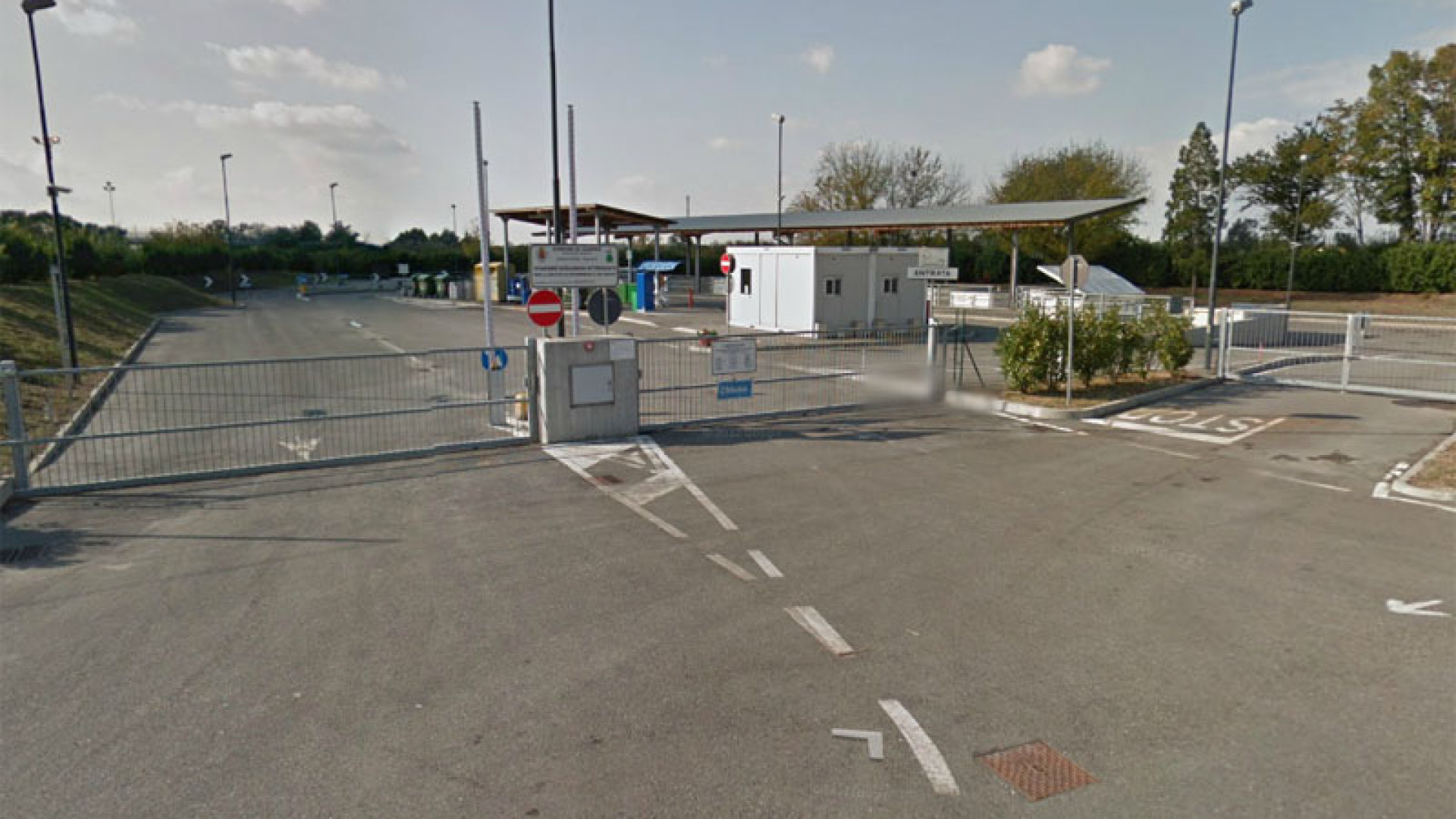 Rubano motori elettrici dall'isola ecologica, arrestati due 40enni