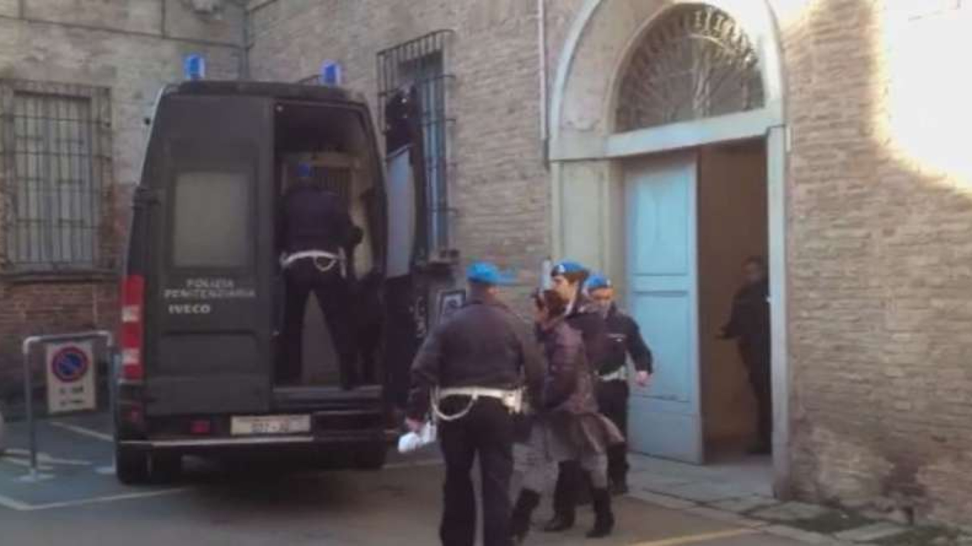 Omicidio di Castelsangiovanni, la difesa: "Maria Cristina è malata di gioco"