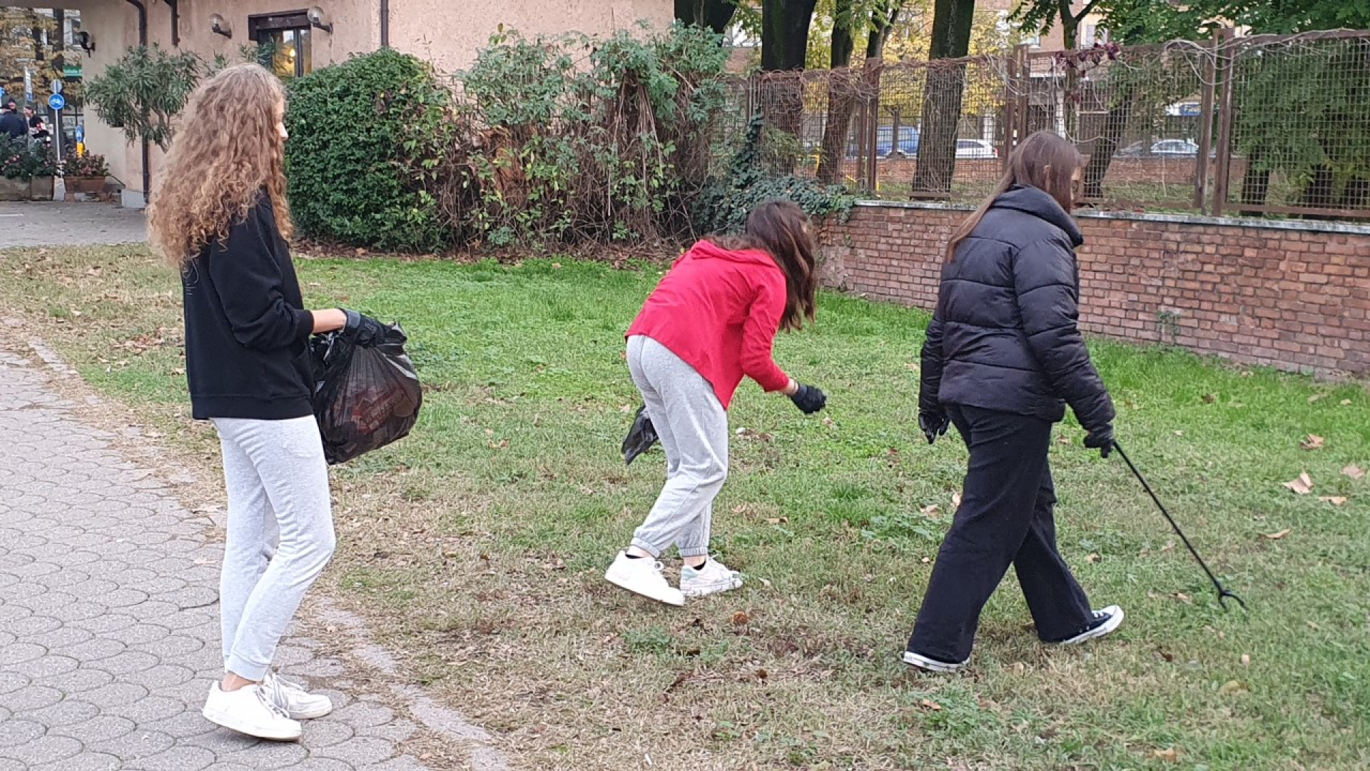 Eco afternoon: ogni mese gli studenti del Gioia ripuliscono via Maculani