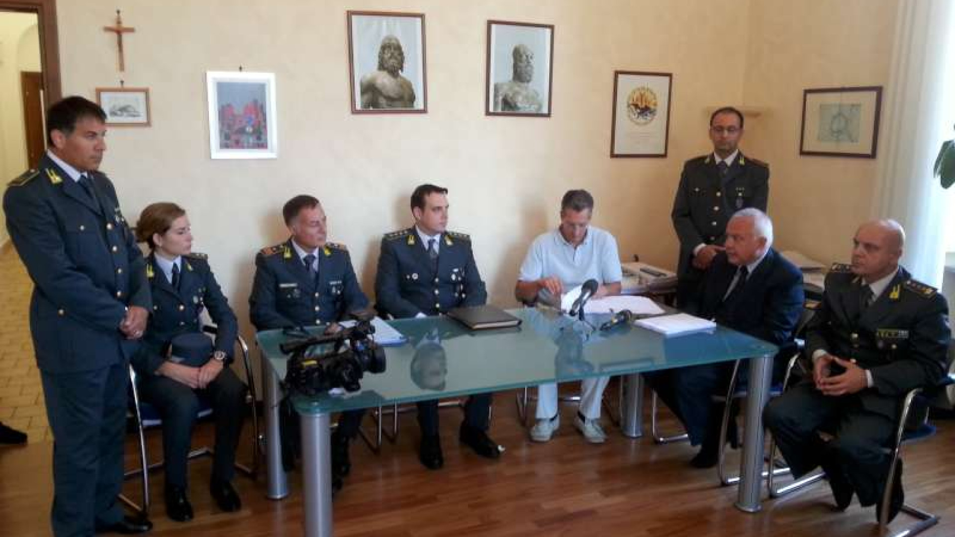 Evasione fiscale: arrestato il titolare di un autosalone di Carpaneto