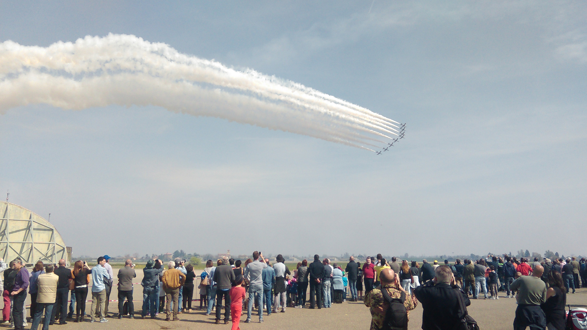 A San Damiano lo spettacolo delle Frecce tricolori. Il video