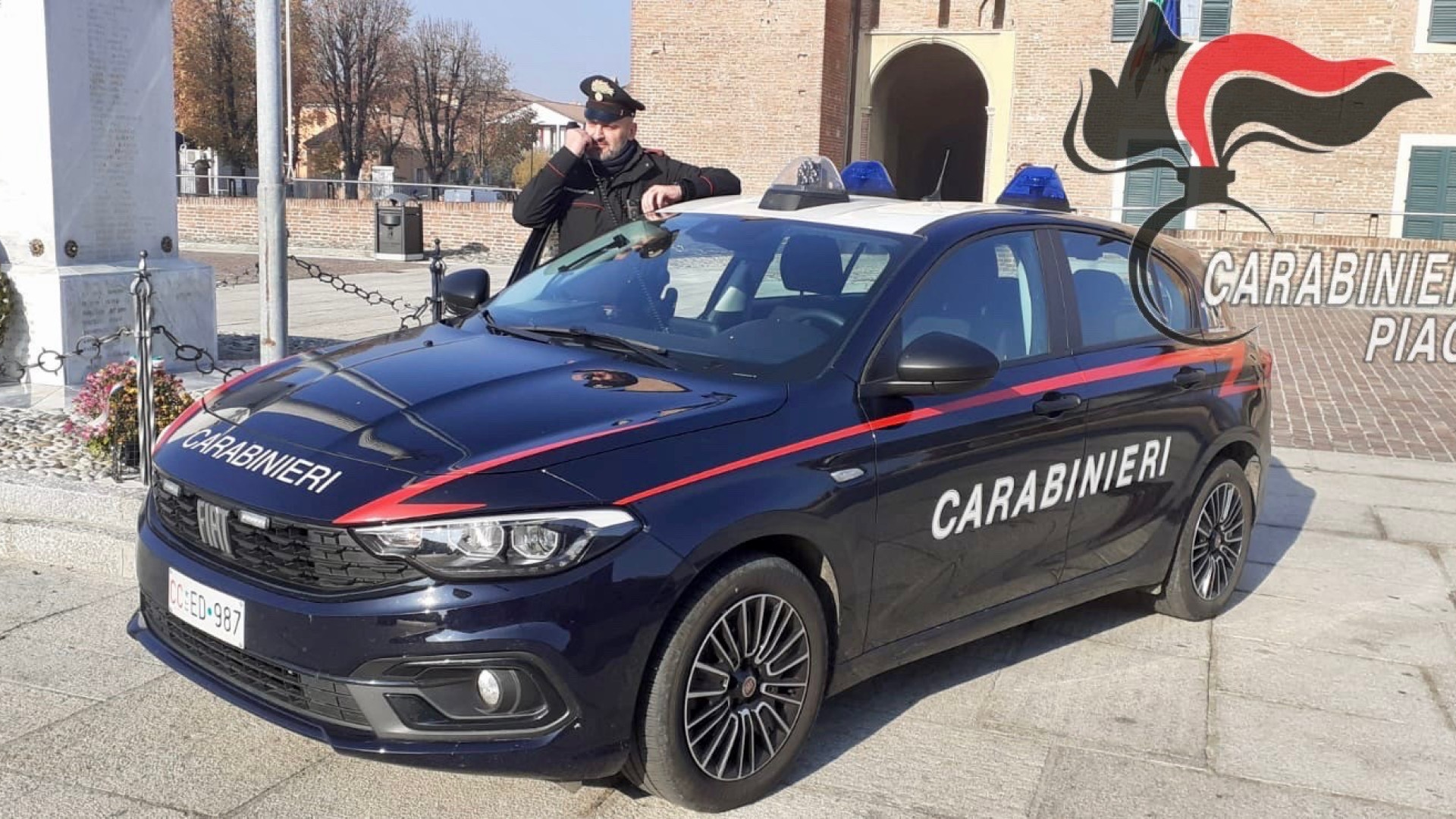 Travestiti da addetti, rubano nelle macchinette di ospedali e tribunale: arrestati