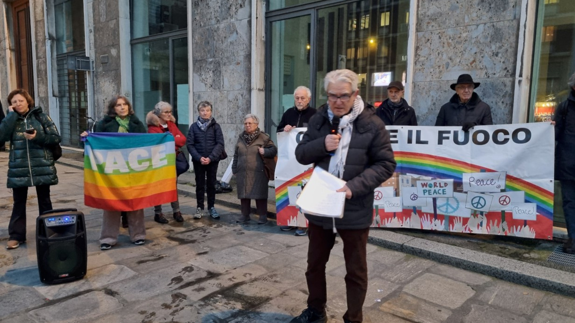 "Pace con la diplomazia, non con accordi segreti": presidio contro le guerre