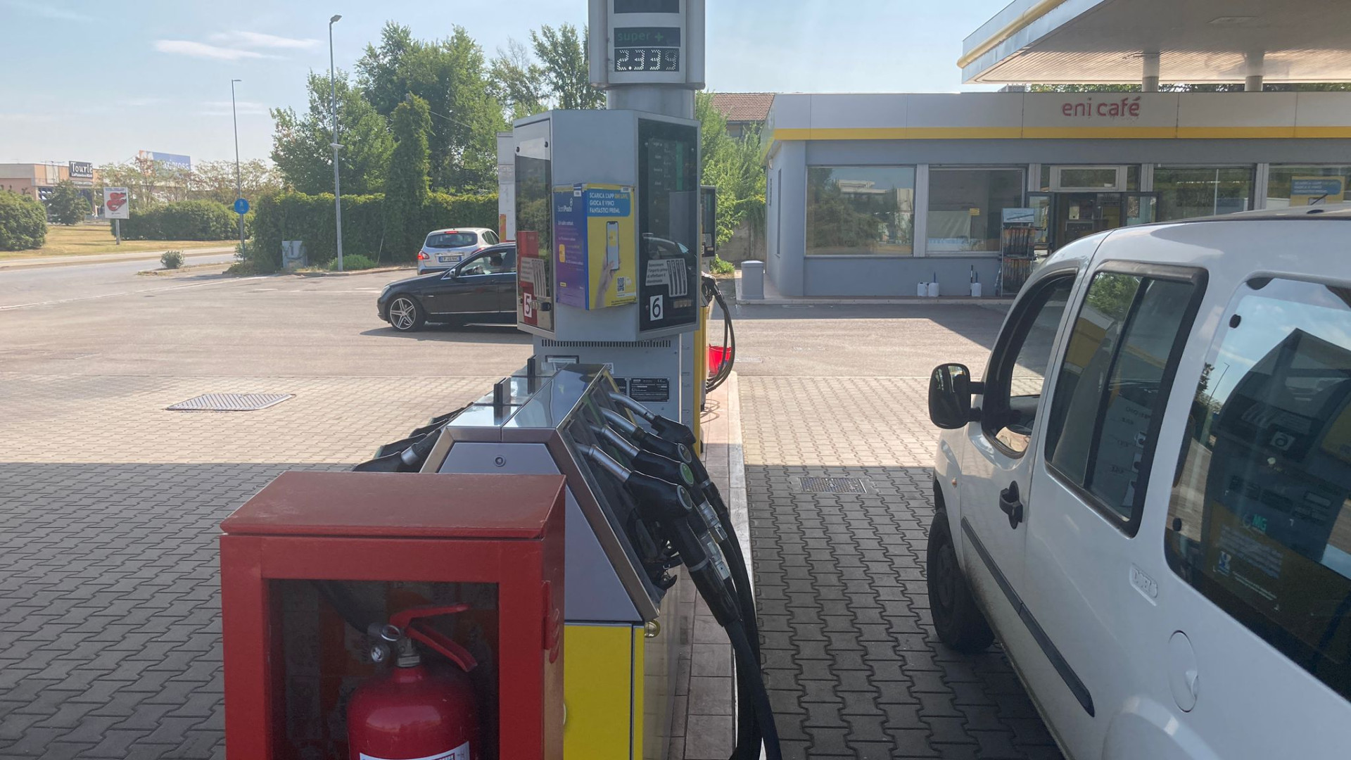 Benzina, anche a Piacenza il prezzo sale ancora. "Inutile il cartello anti-speculazione"