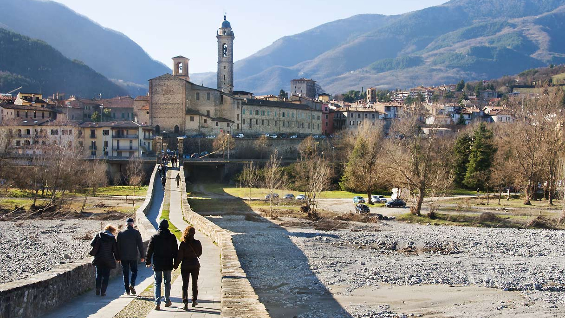 Casa svaligiata a Milano mentre il proprietario è in vacanza a Bobbio, 4 arresti