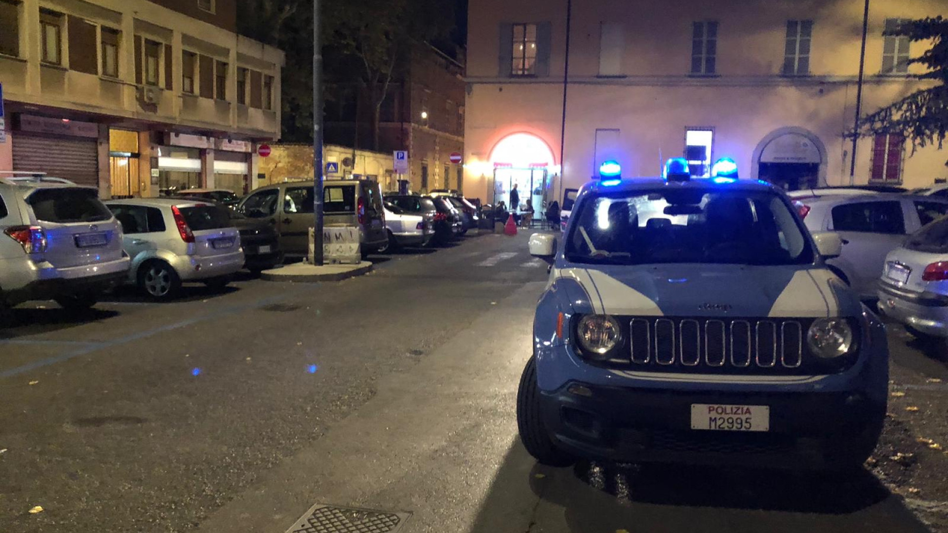 Serata di controlli: la polizia passa al setaccio i locali della zona di piazza Cittadella