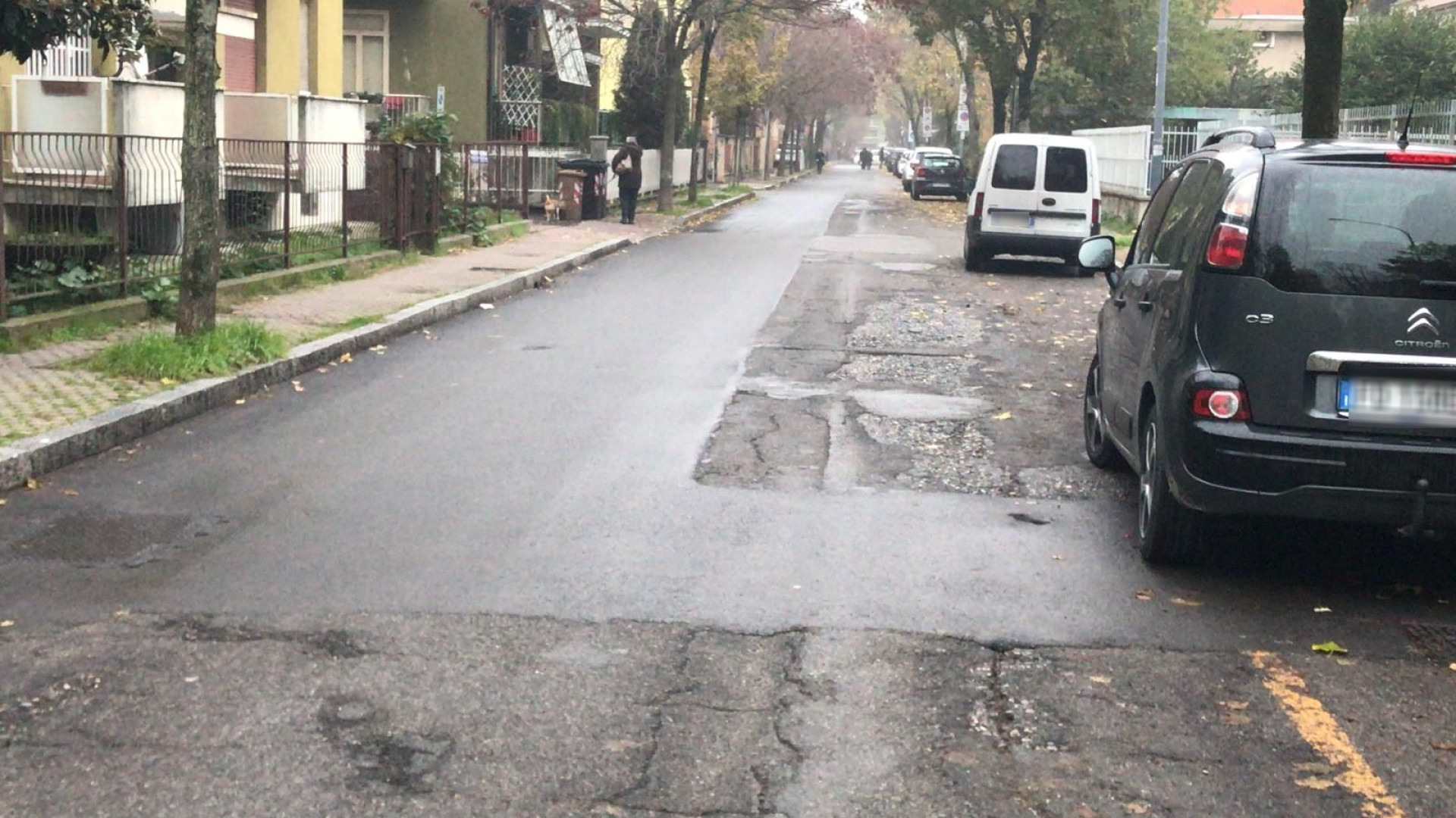 "Buche enormi anche di fronte al Comando della polizia municipale"