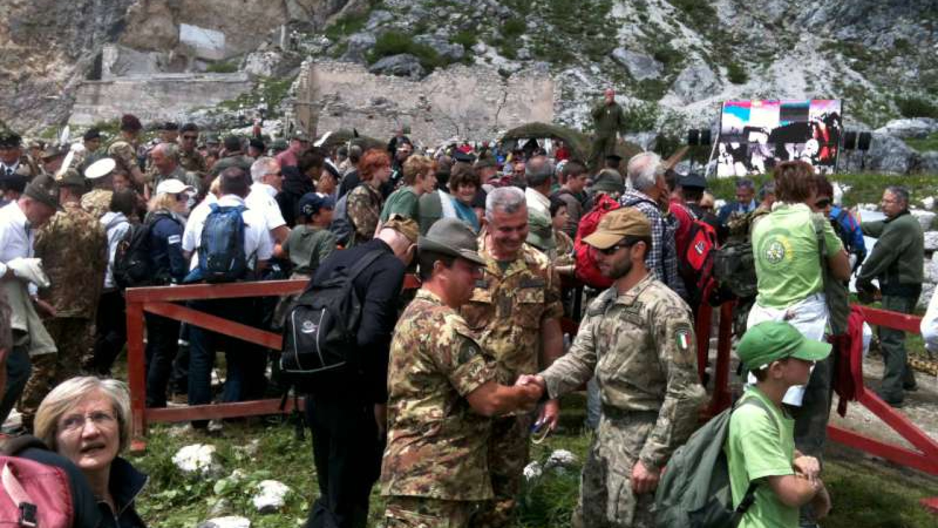 Spettacolare esercitazione delle Truppe alpine al passo Falzarego