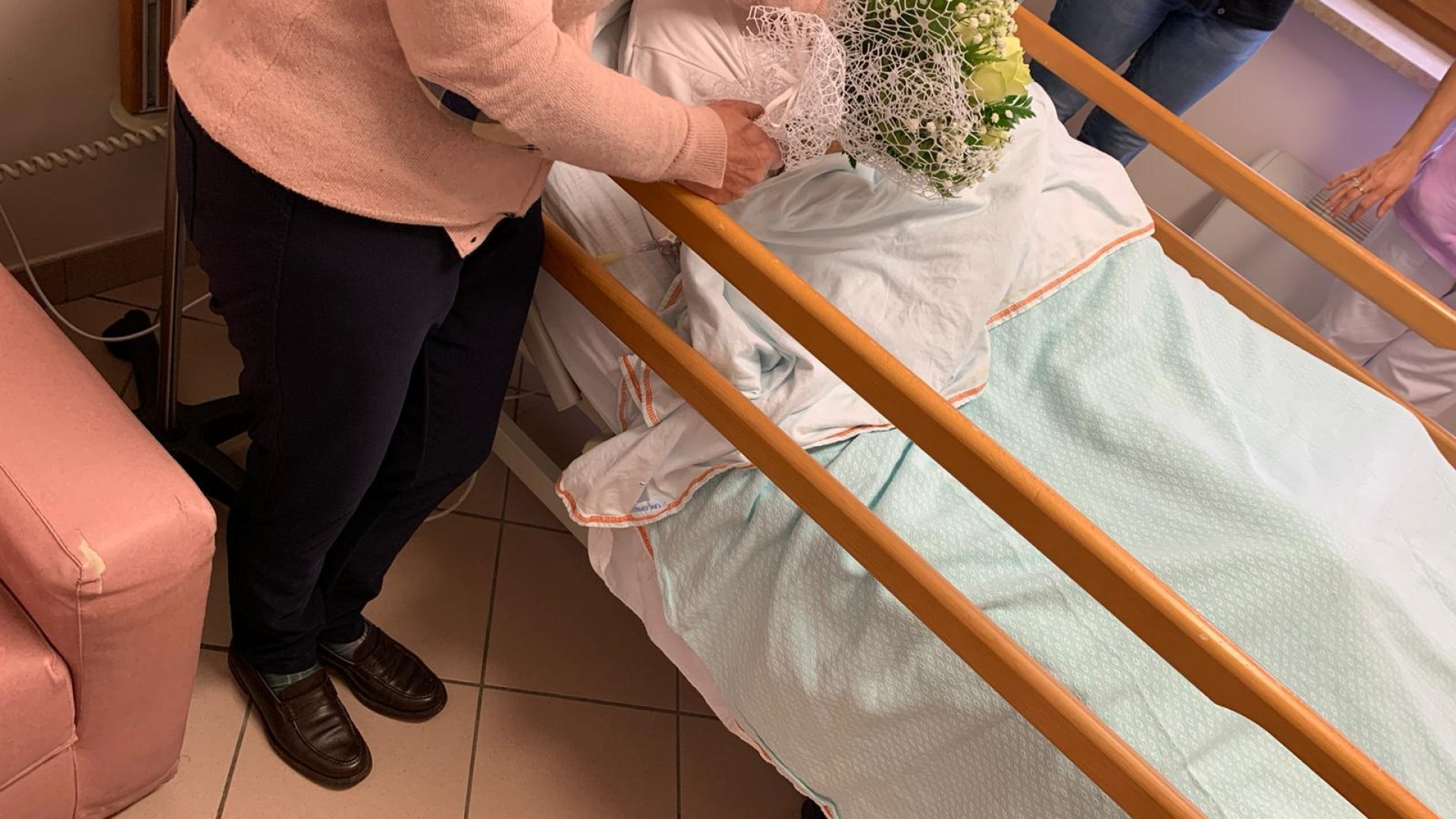 L'amore vince la malattia: Pietro e Sandra si sposano all'hospice di Borgonovo