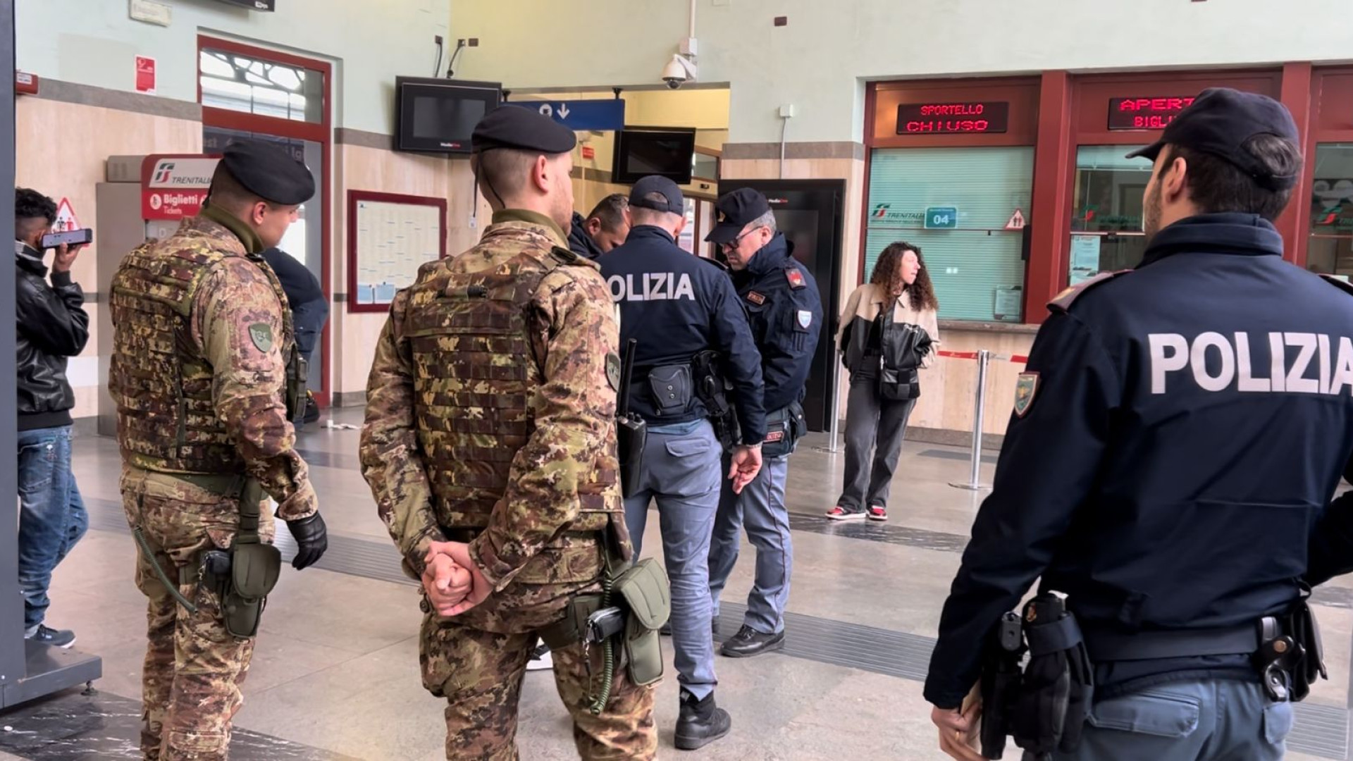 In stazione reati in calo del 28% con i militari. Da oggi controlli anche sul Facsal