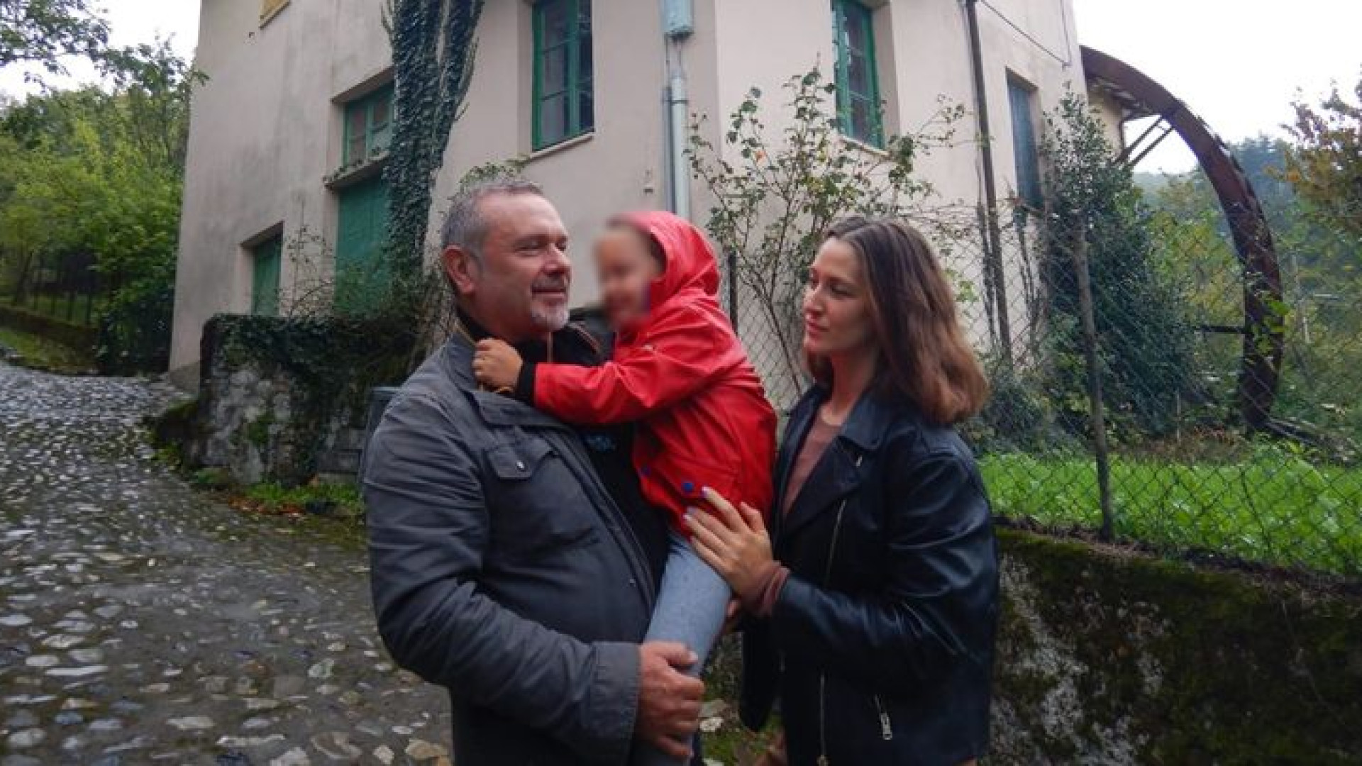 Odontotecnico diventa papà e sceglie di vivere a Cerignale: "Volevo per lei campi in fiore"