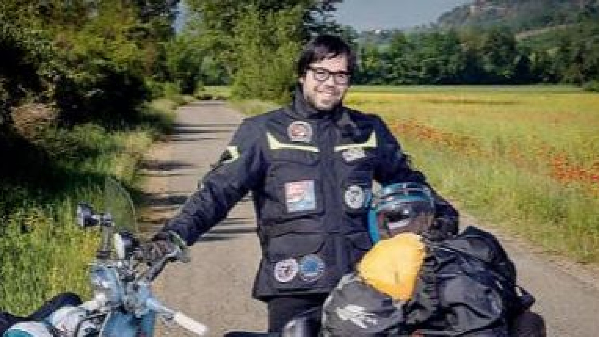 Da Villanova a Tokyo in Vespa: Fabio tenta l'impresa nel segno della pace