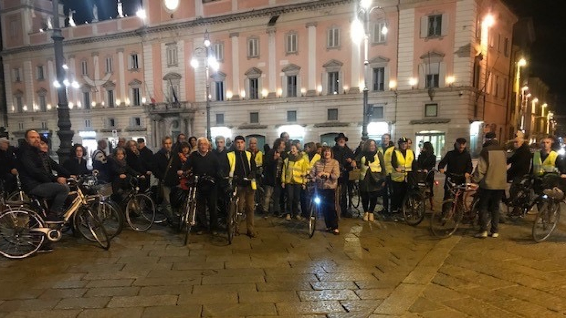 Successo per la biciclettata in piazza Cavalli: sessanta in sella per la mobilità sostenibile