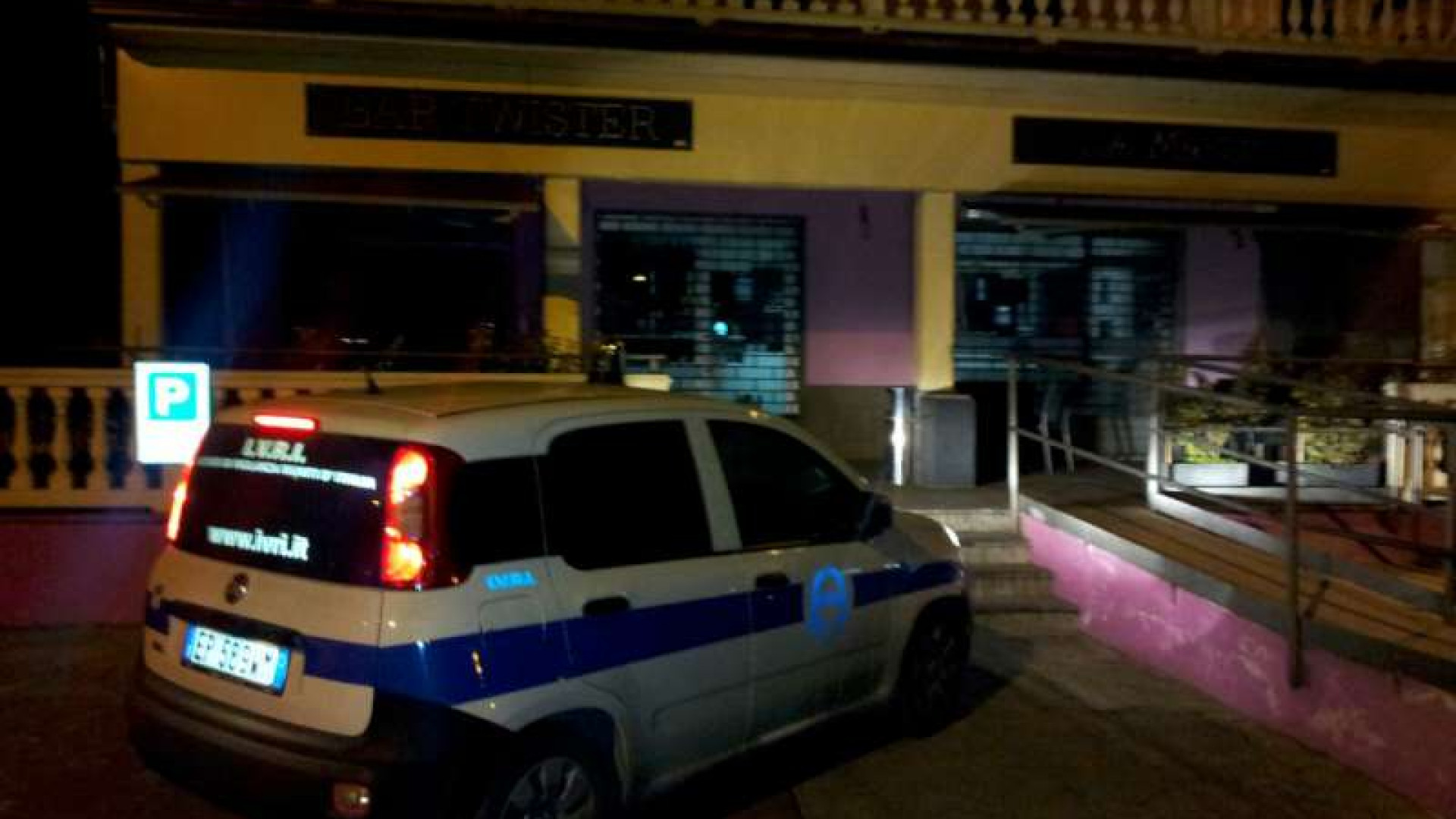 Sensore manomesso e rete divelta, sventato il piano per il furto al bar