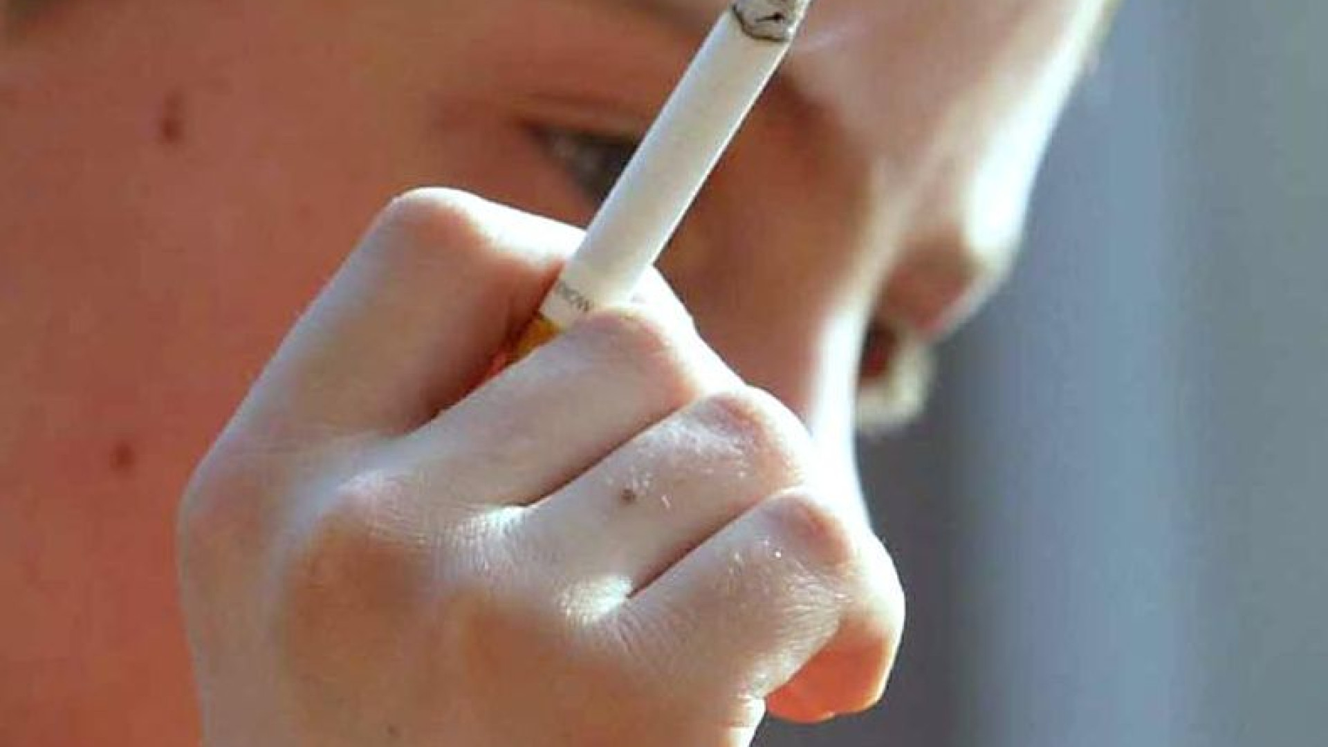 Allarme anche a Piacenza: prima sigaretta già a 12 anni. "Prevenzione indispensabile già in prima Media"