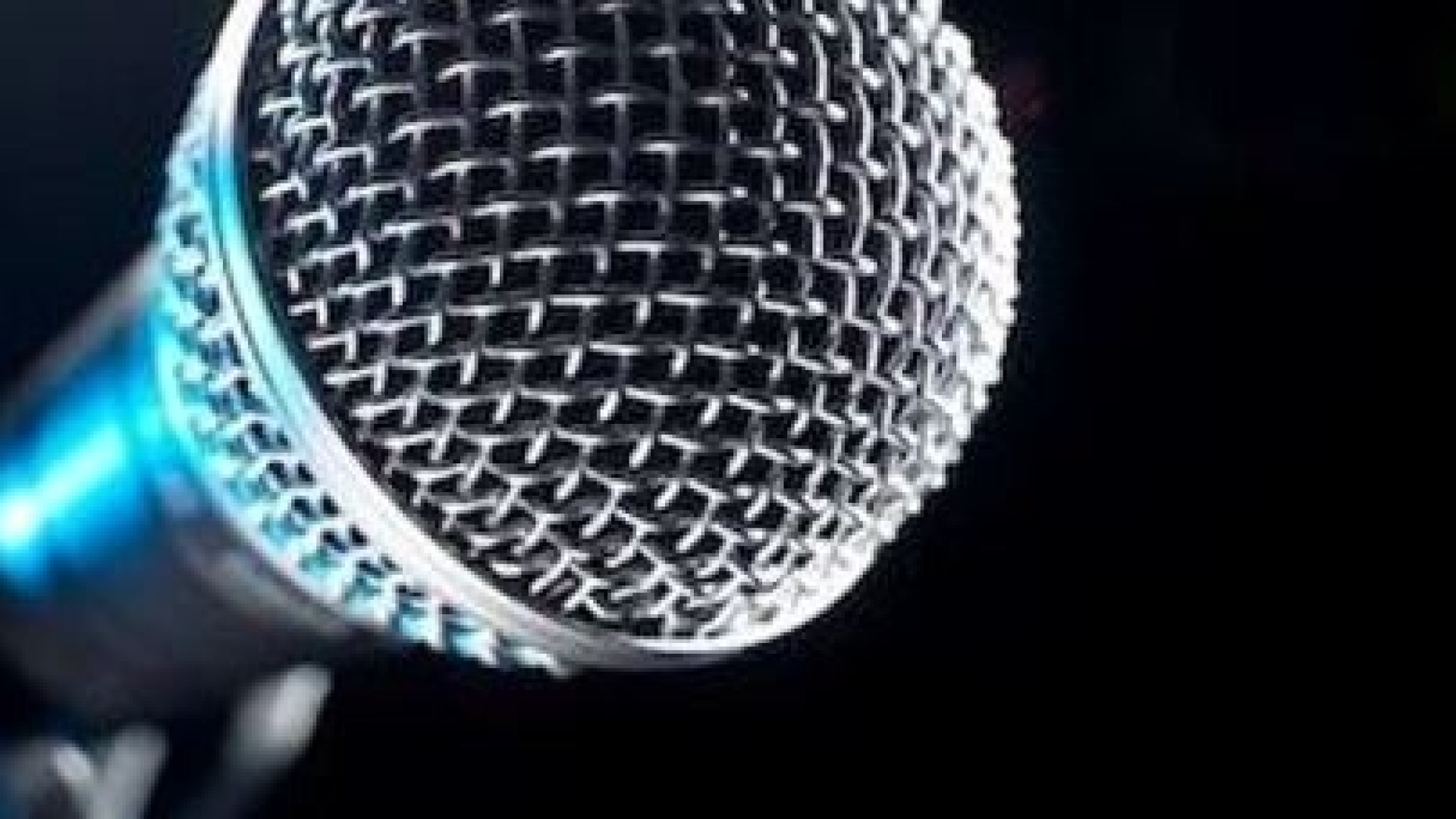 Via Colombo, i residenti chiamano la polizia: il karaoke disturba il sonno