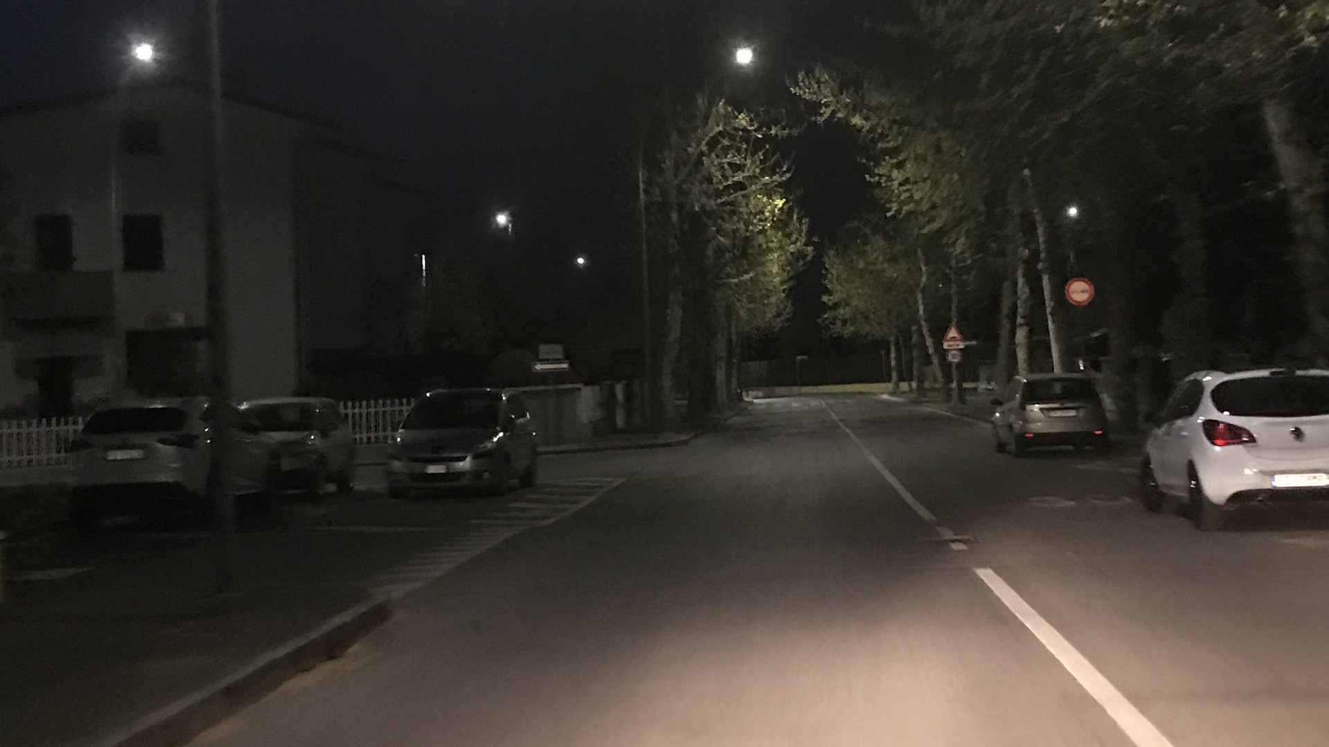 "Follia alla Besurica, ragazzi stesi in strada in attesa delle auto da schivare"