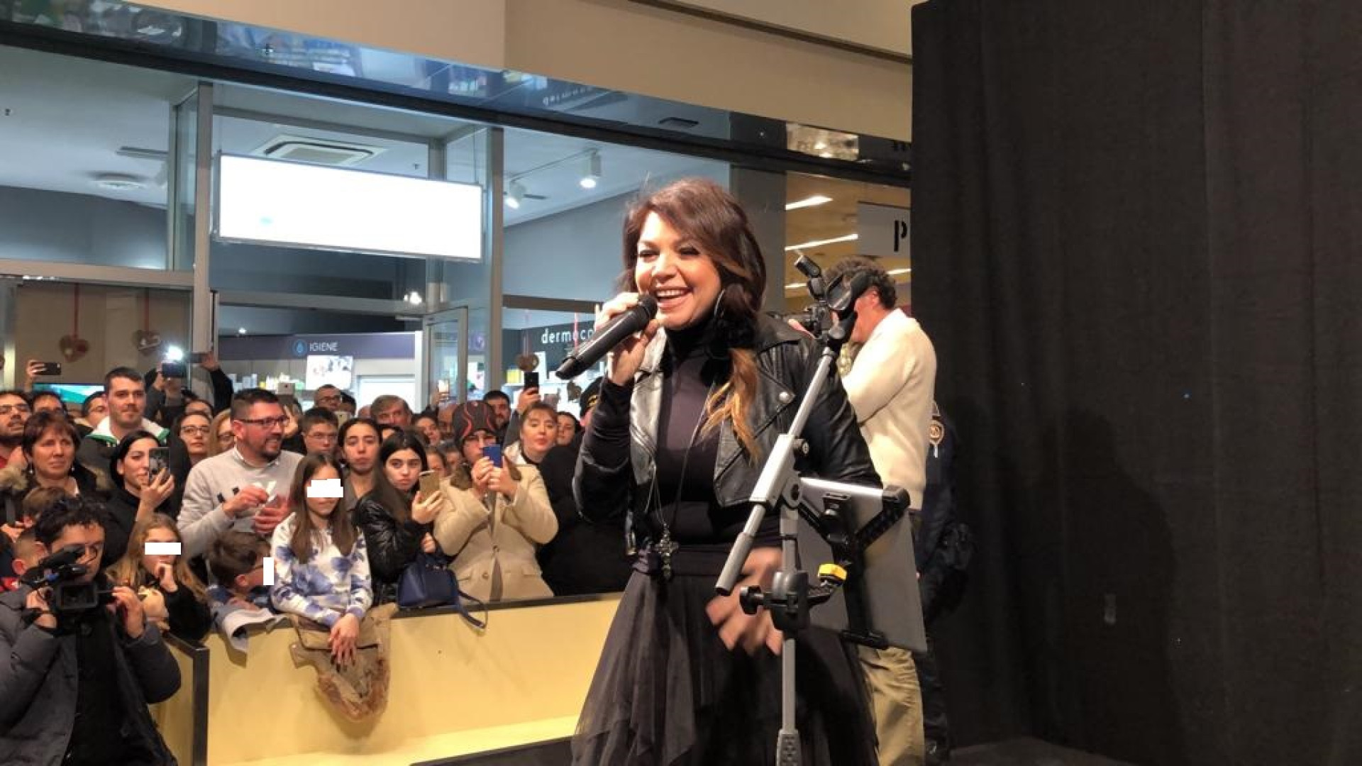 Intramontabile Cristina D'Avena, la cantante fa il pienone anche a Piacenza