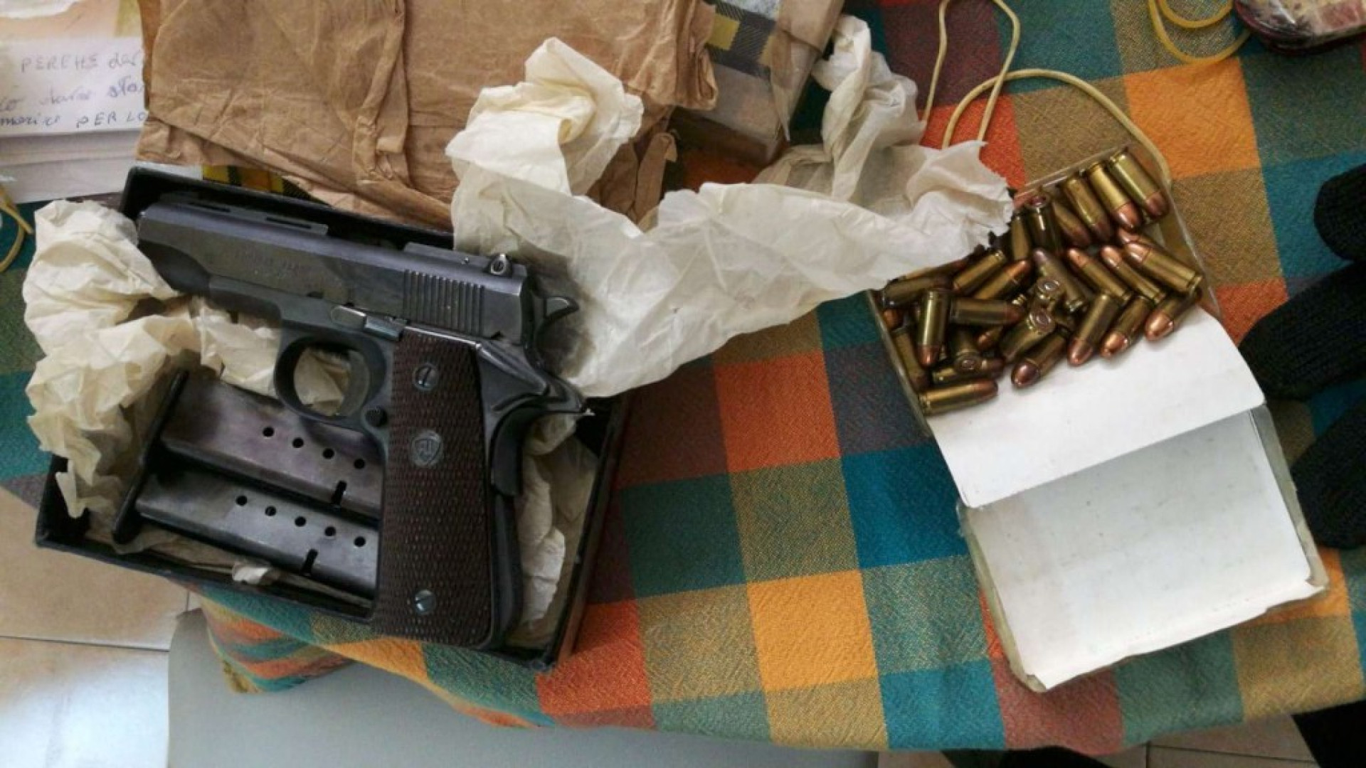Non comunica il trasporto di una pistola, munizioni illegali: una denuncia