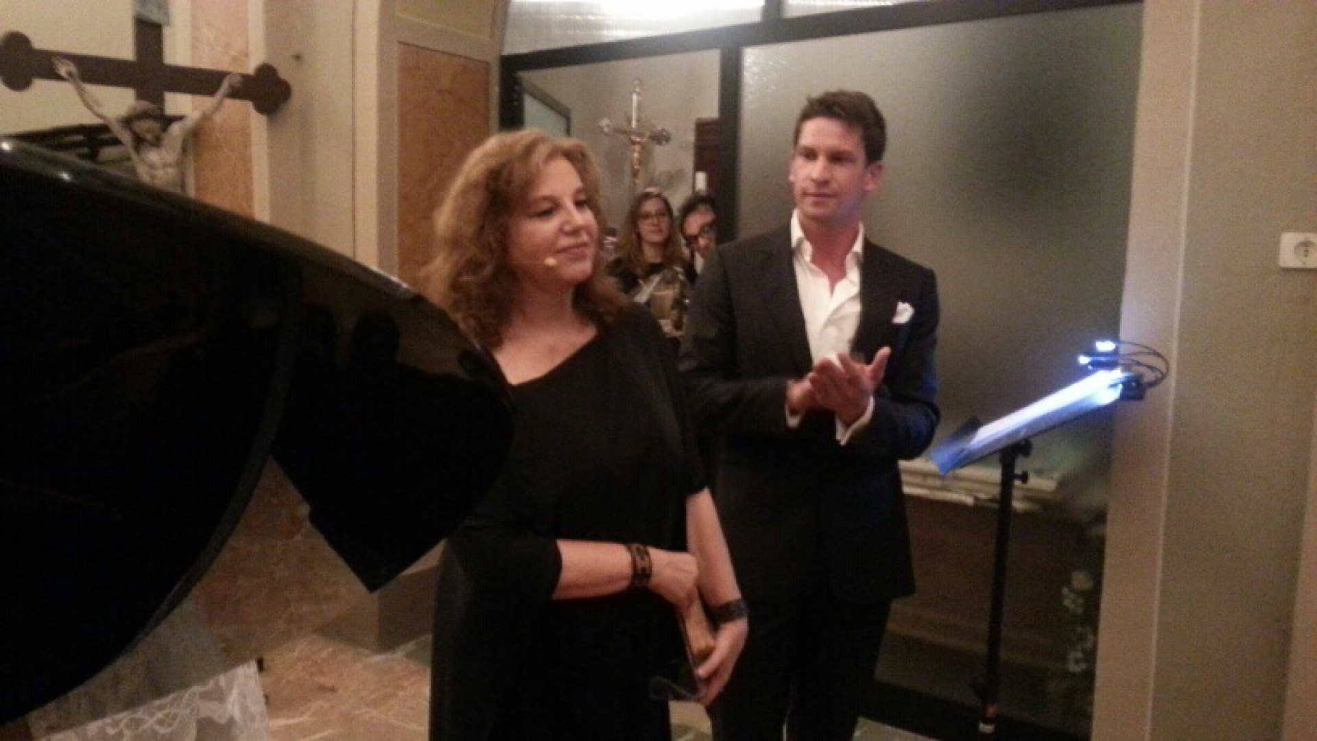 Il diluvio non frena la magia di Veleia: Stefania Sandrelli da applausi.  Foto