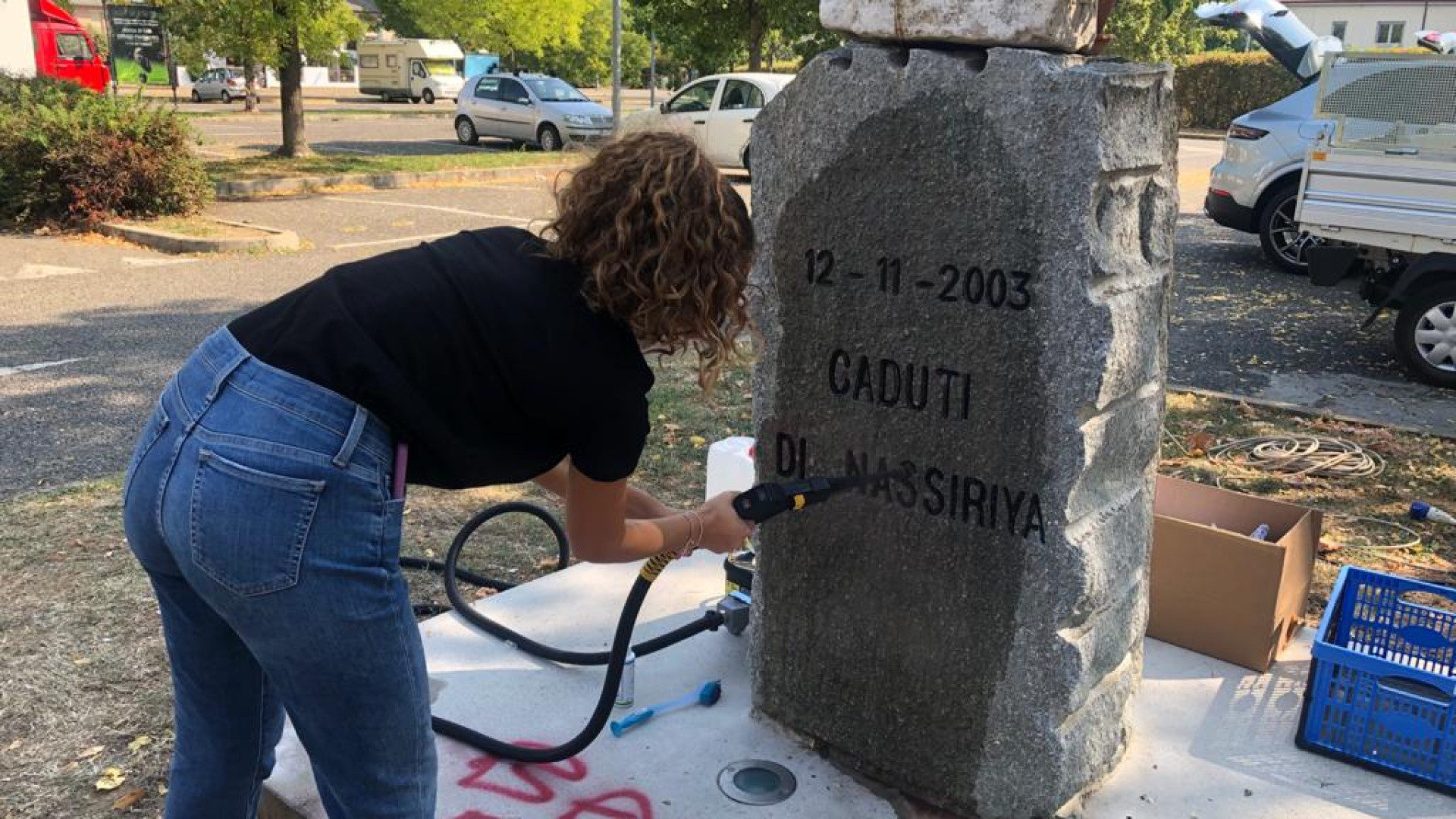 Ripulito il monumento ai caduti di Nassiriya grazie alla generosità di una azienda