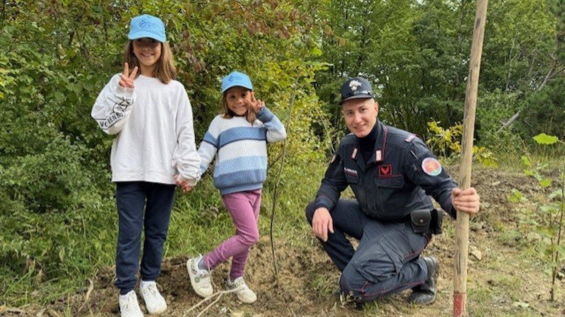 Per oltre 300 studenti| l'anno scolastico è iniziato piantando 28 alberi