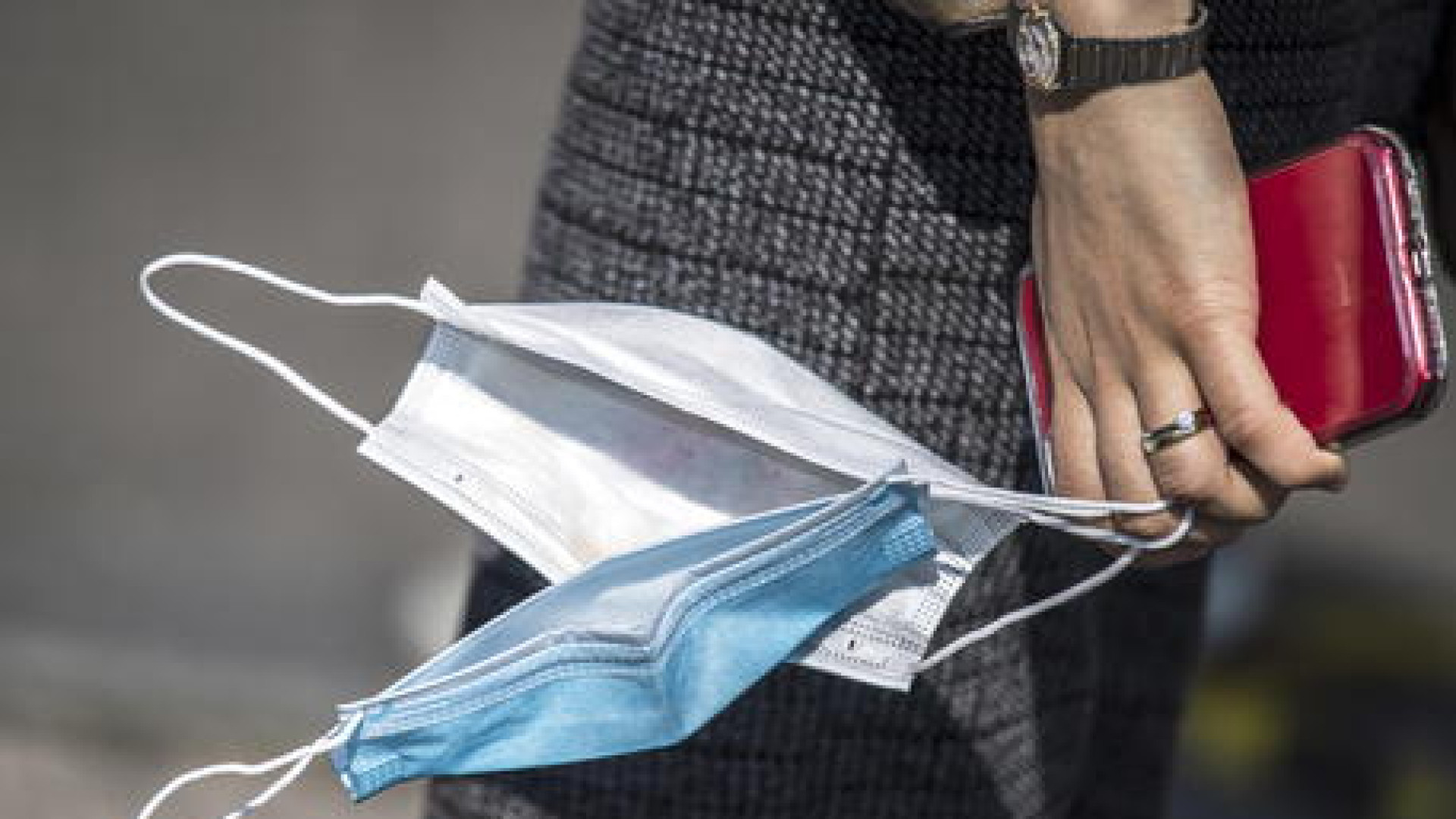 Addio al green pass, non alle mascherine: norme anti Covid, cosa cambia da oggi