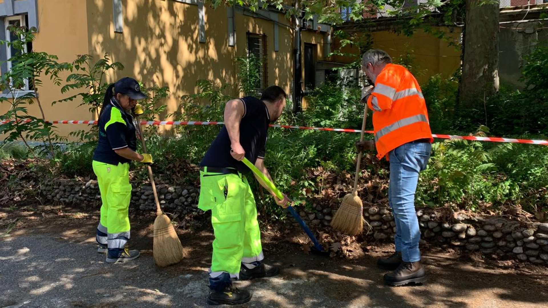 Adunata alpini, volontari piacentini impegnati nella pulizia della caserma