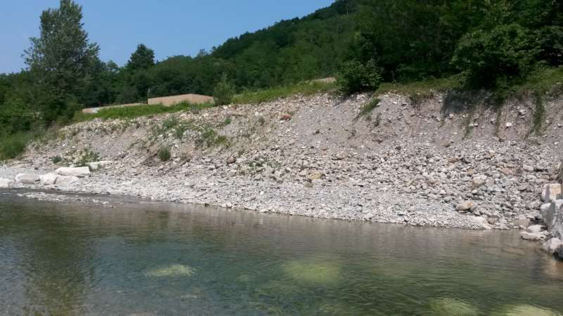 Crollo della Provinciale, ecco com'era la sponda quest’estate. Il confronto