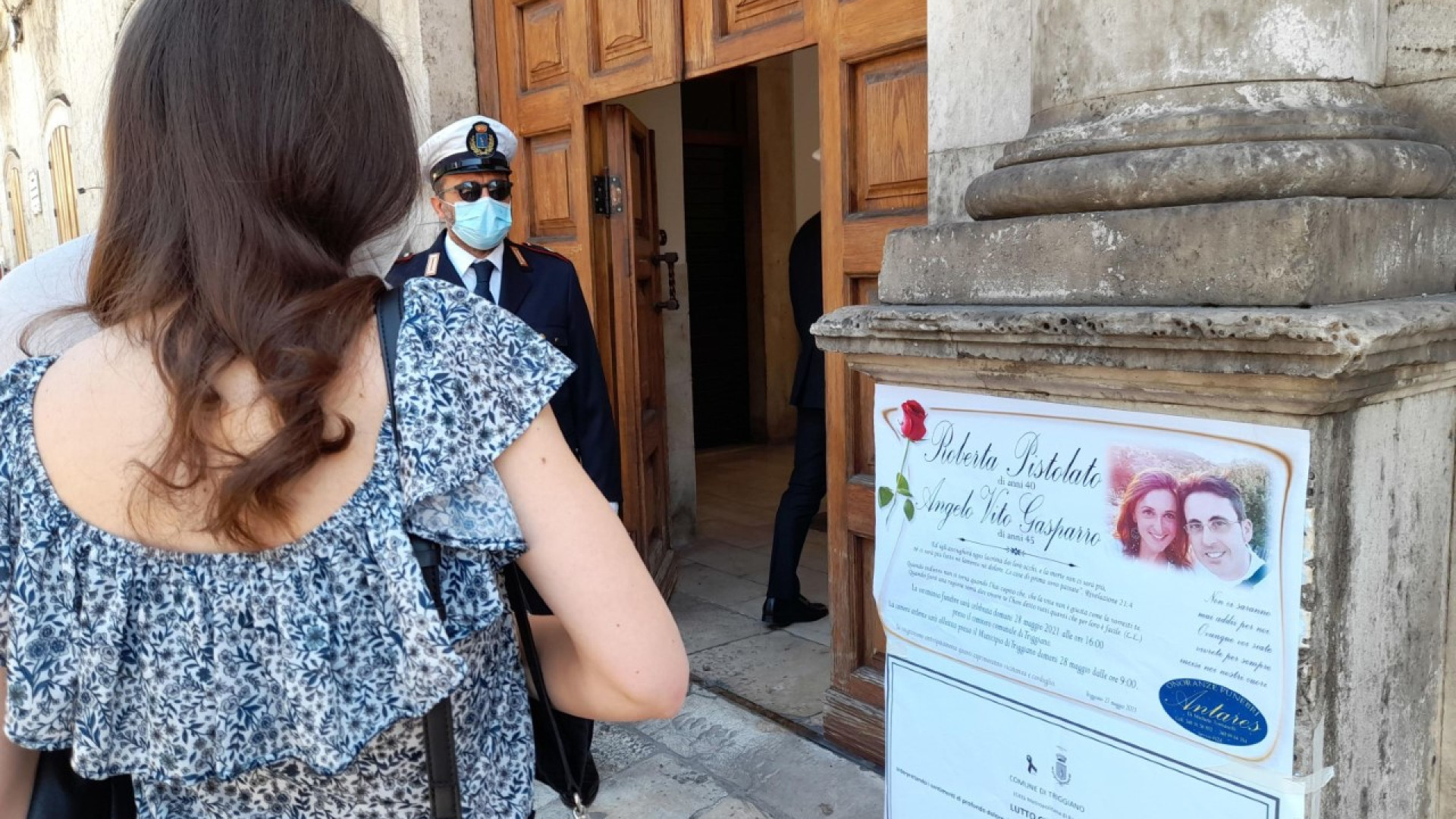 Tragedia funivia, ultimo saluto a Roberta e Angelo: "Rabbia e voglia di giustizia"